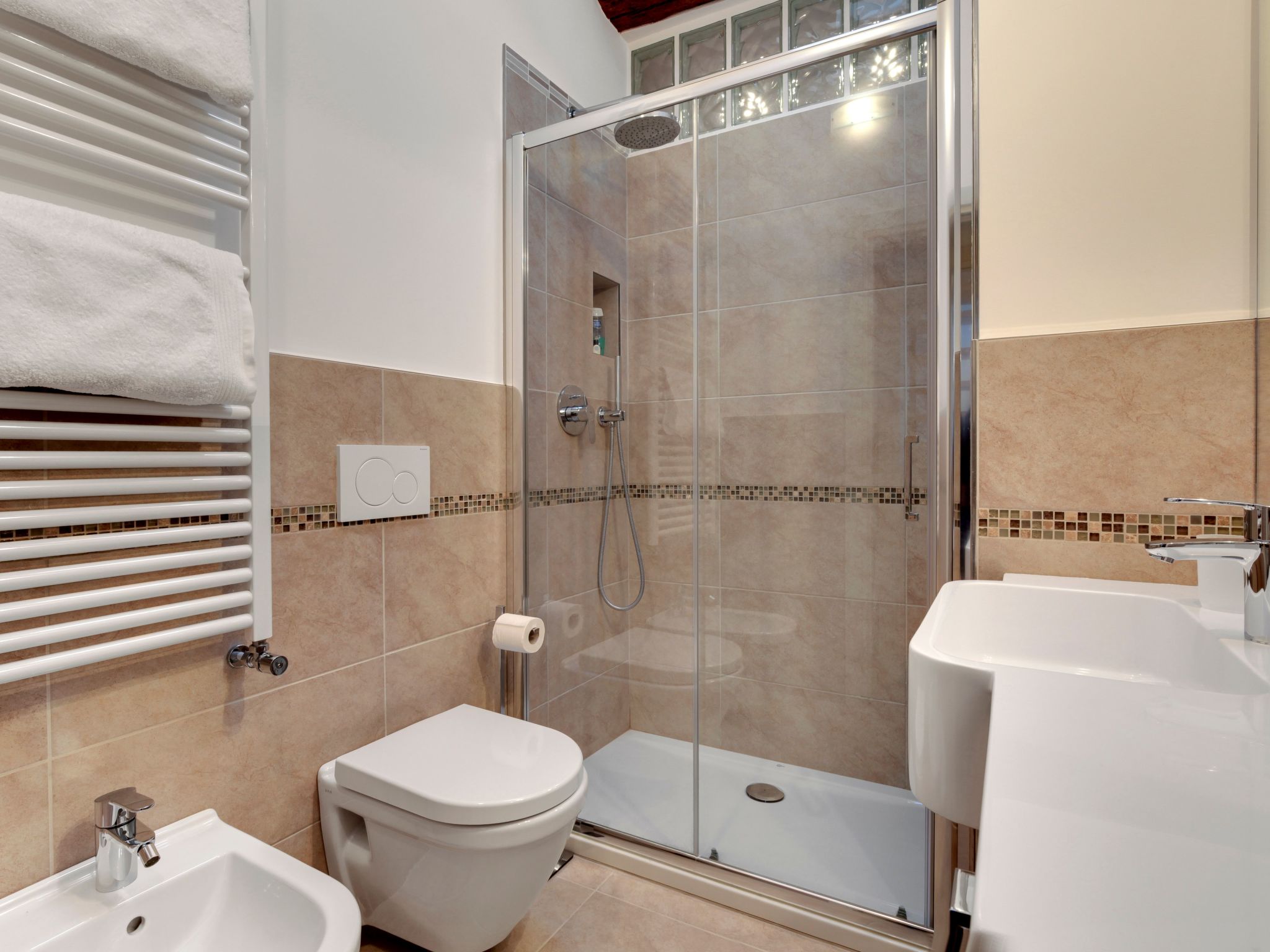 The Countess apartment-Drinnen