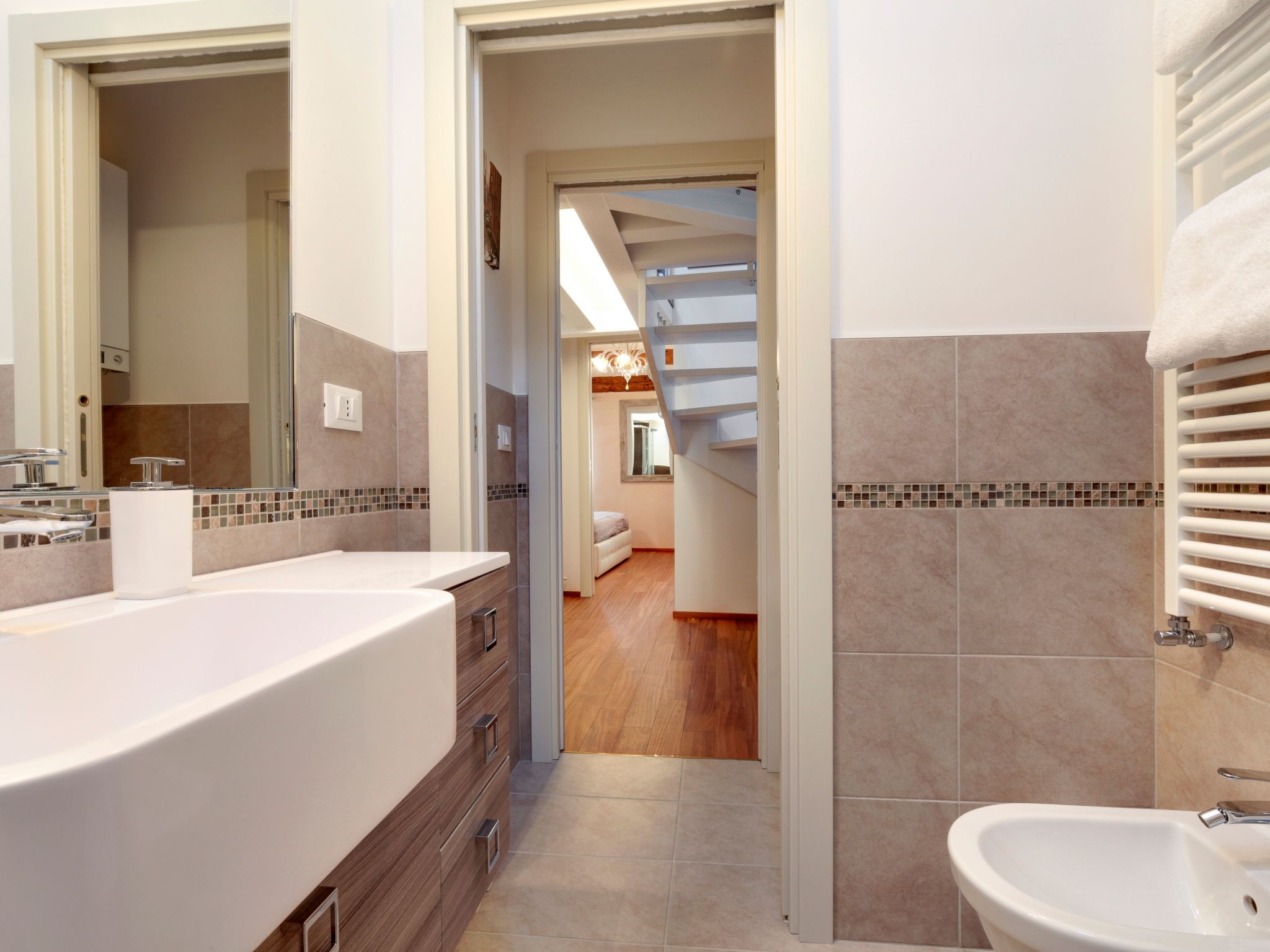 The Countess apartment-Drinnen