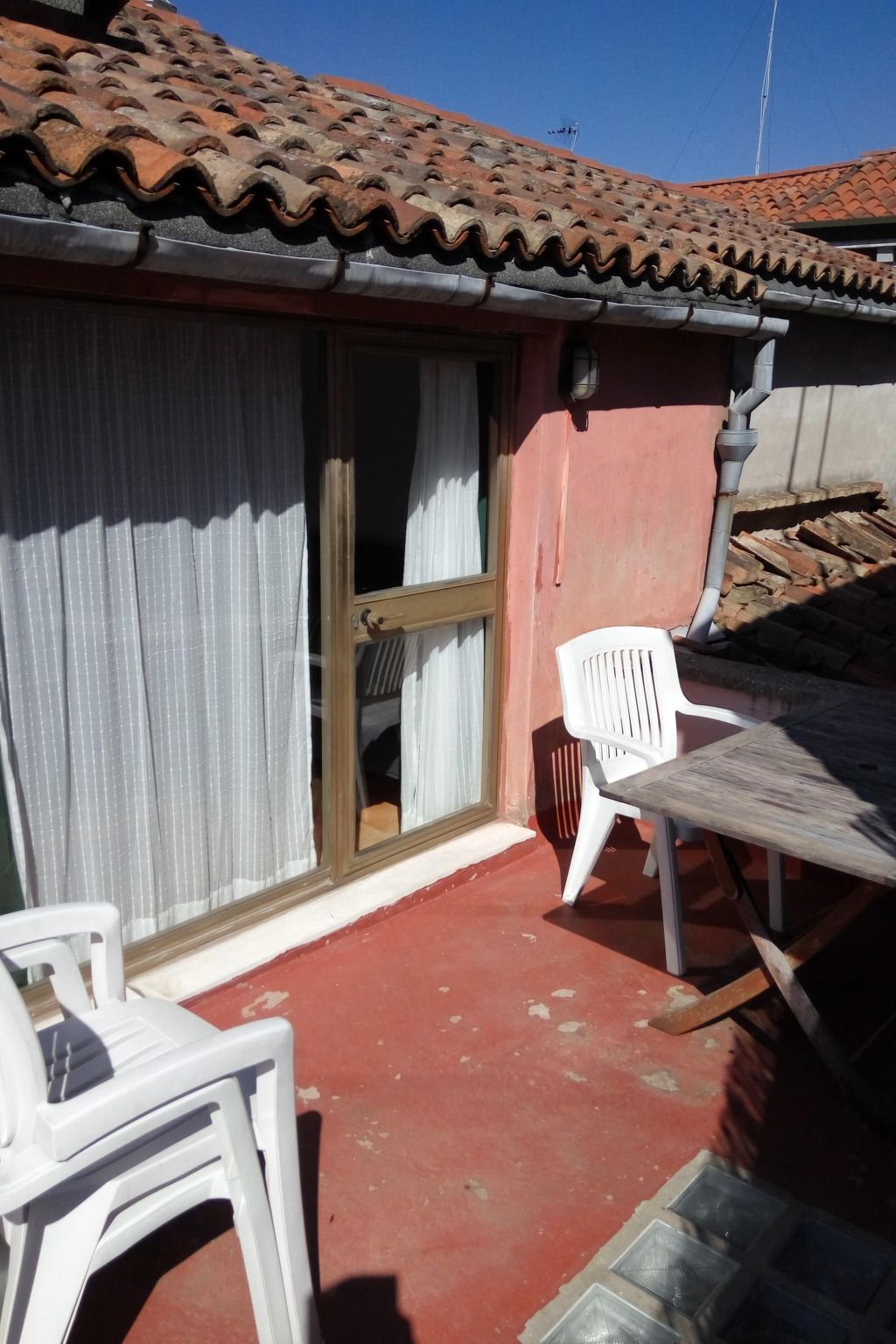 Zweijährige Terrassenwohnung-Drinnen