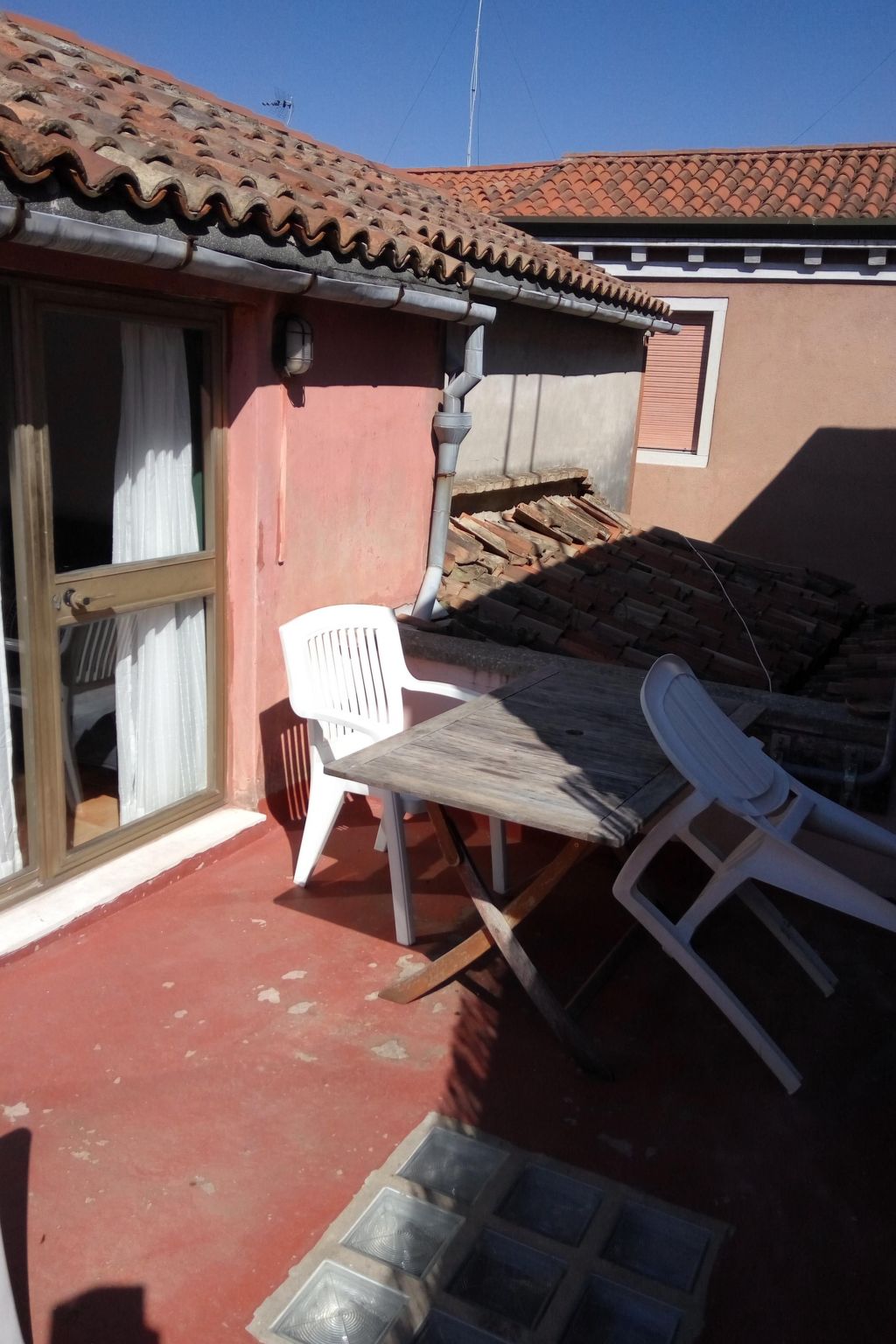 Zweijährige Terrassenwohnung-Drinnen