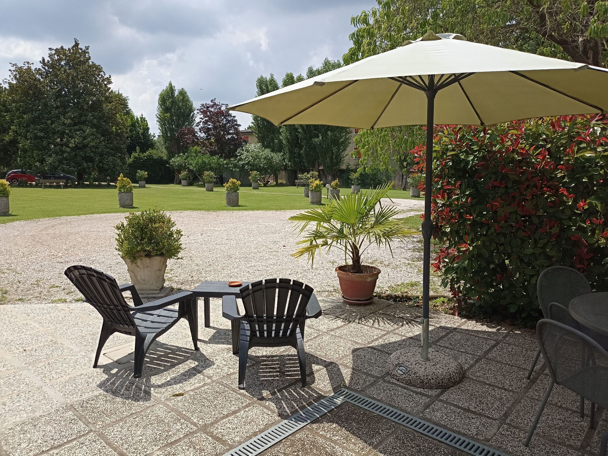 15 km from Venice, in the heart of the Riviera del Brenta, a small dependance, immersed in the green park of a Venetian villa, offers the comfort of an elegant accommodation in the centre of town with..