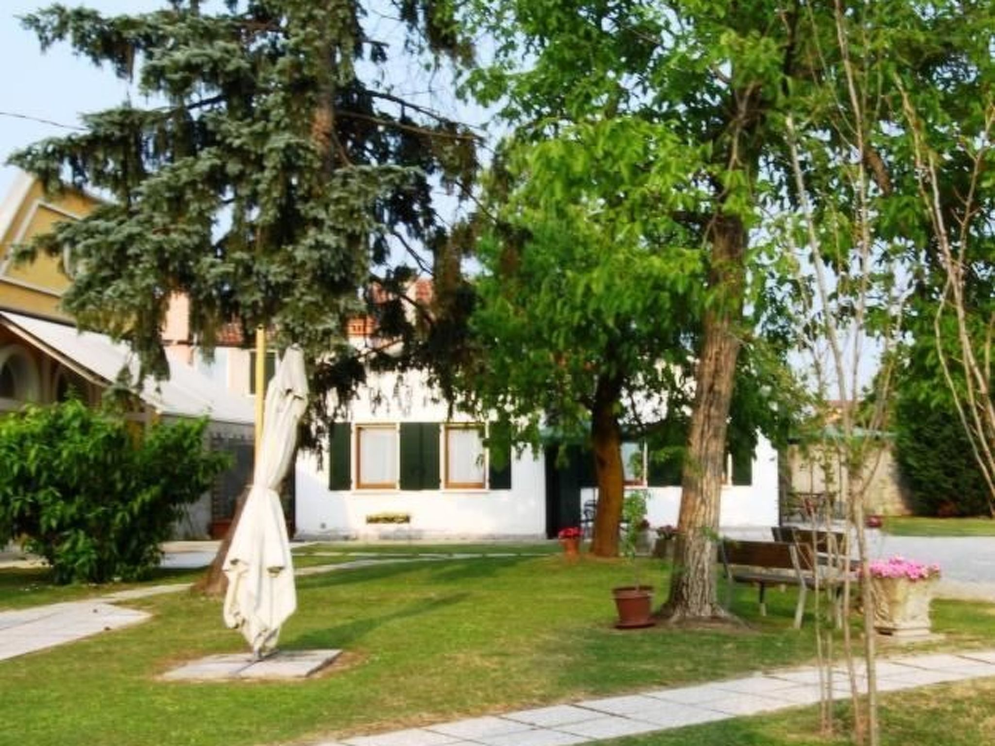 Wohnung mit Privatparkplatz-Binnen