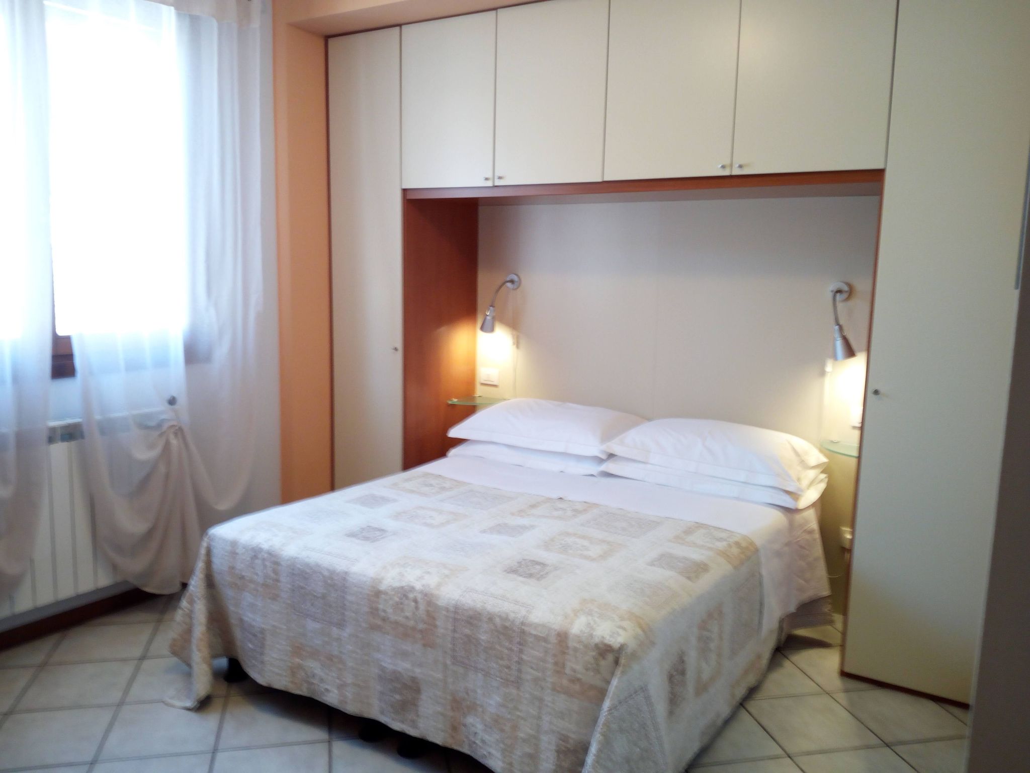 Wohnung mit Privatparkplatz-Binnen