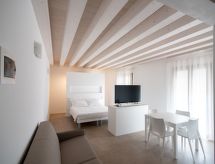 Einzimmerwohnung mit Balkon und Frühstück