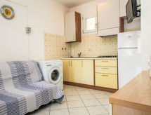 Adriana Salici: Zonovergoten Appartement voor 7 bij het Strand van Rosolina Mare - thumbnail 4