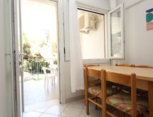 Adriana Salici: Zonovergoten Appartement voor 7 bij het Strand van Rosolina Mare - thumbnail 6