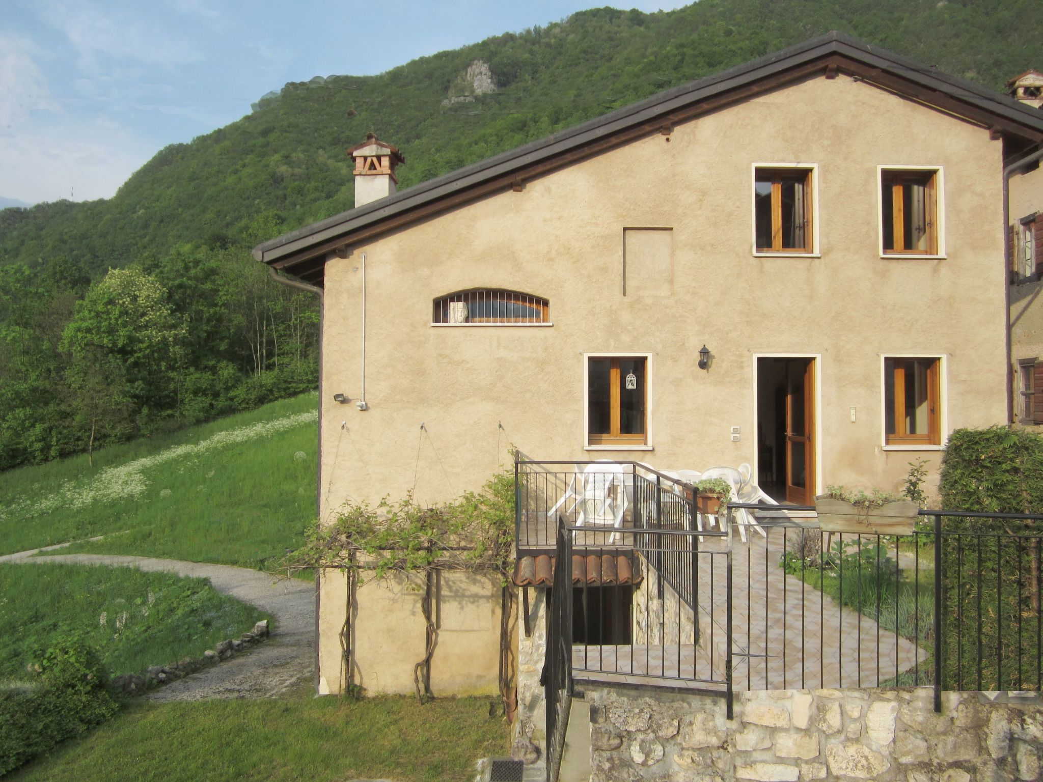 Freistehendes Ferienhaus in Posina mit Kleinem Garten und Panoramablick