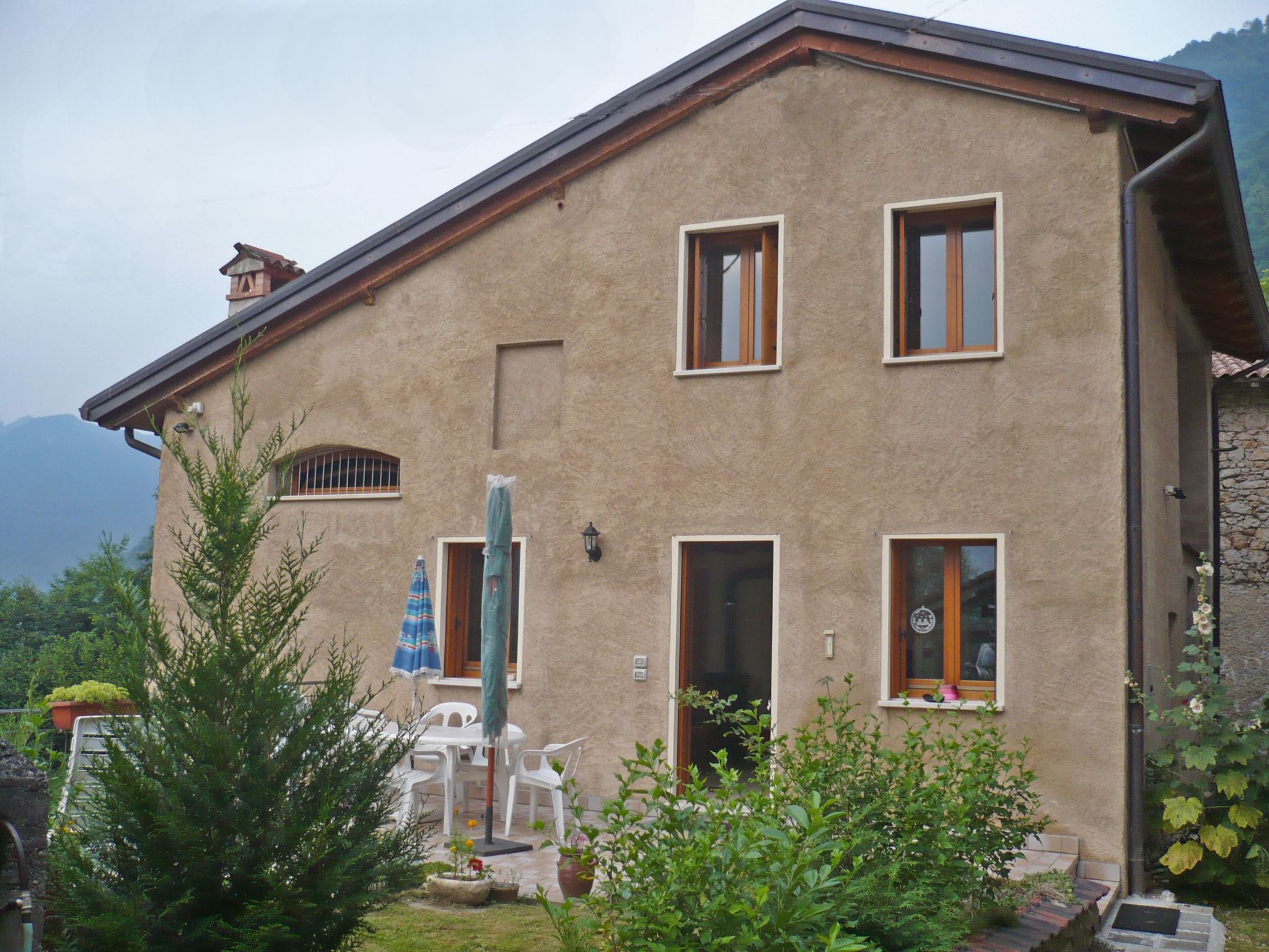 Freistehendes Ferienhaus in Posina mit Kleinem Garten und Panoramablick