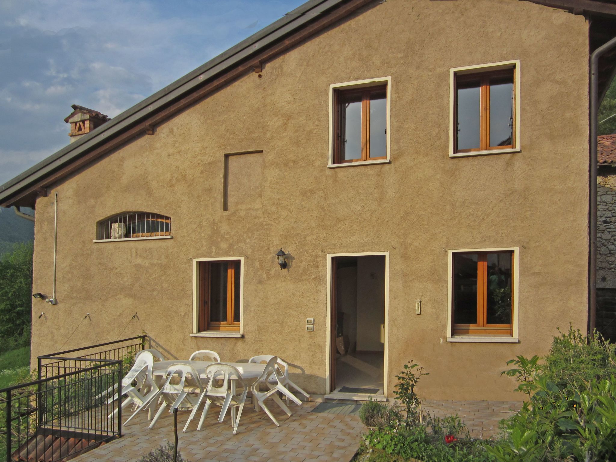Freistehendes Ferienhaus in Posina mit Kleinem Garten und Panoramablick - Image-tags.info