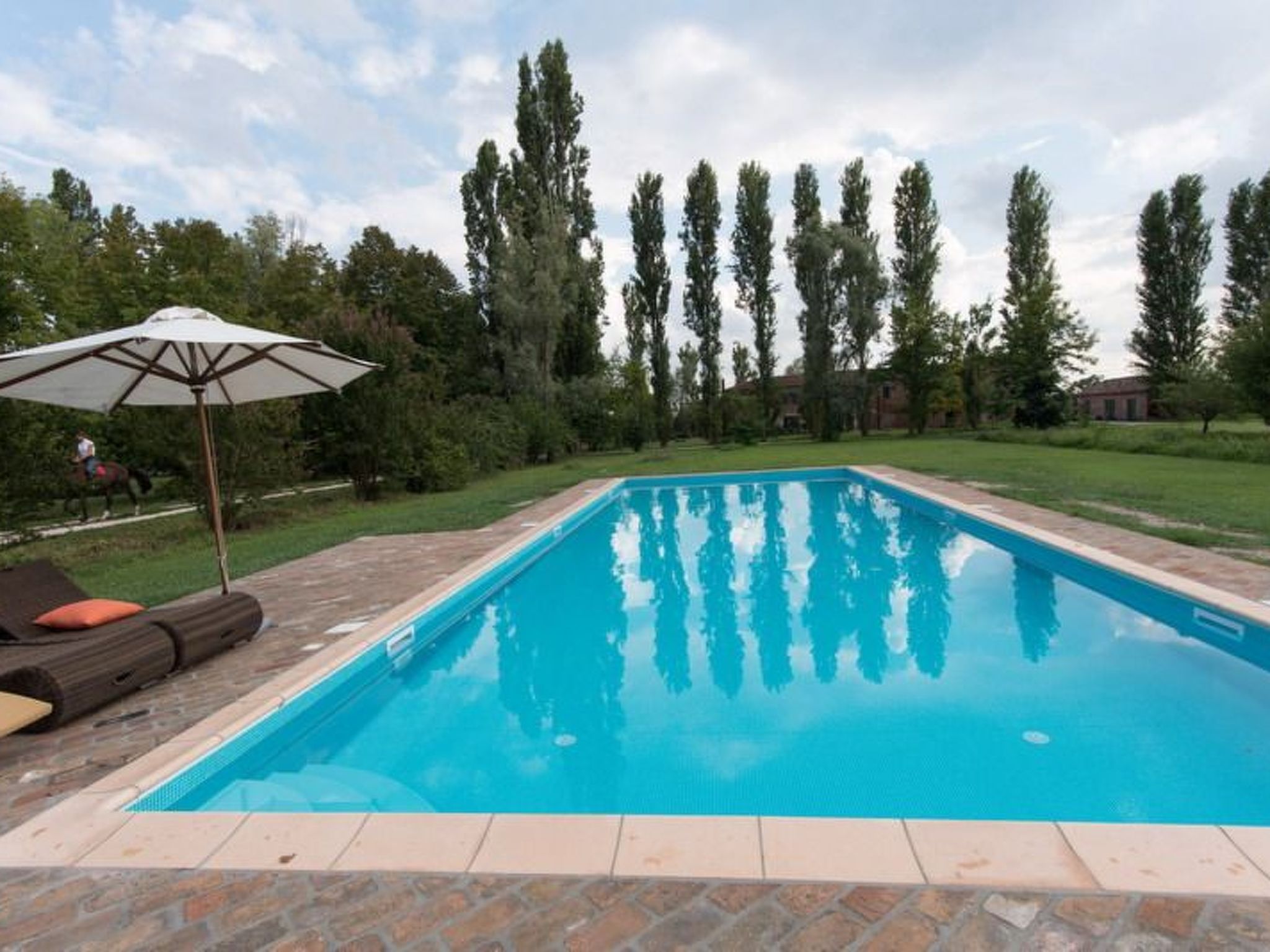 Villa mit Gemeinschaftspool zwischen Ferrara und Venezia — Pool Outdoor (2 of 18)