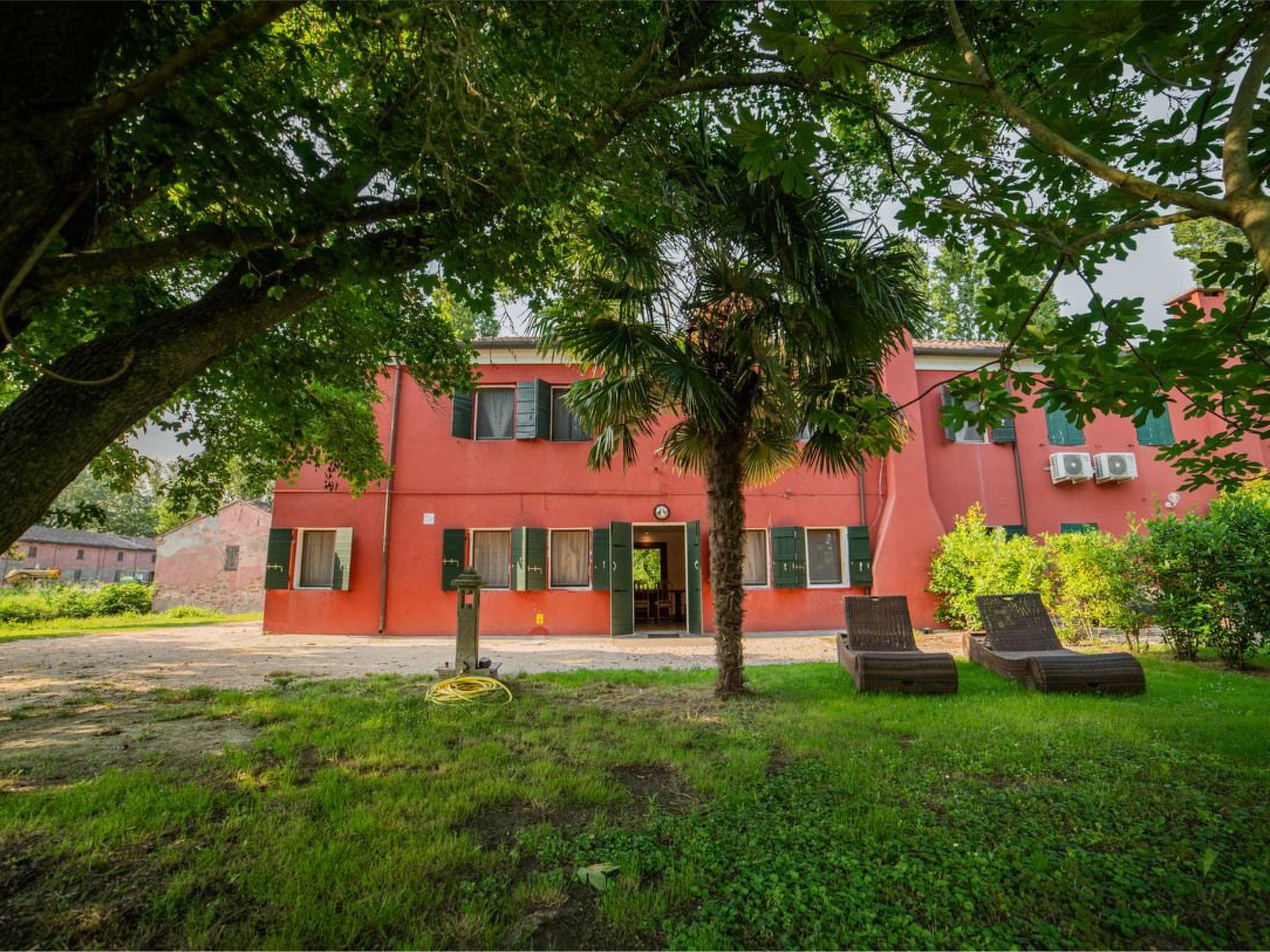 Villa mit Gemeinschaftspool zwischen Ferrara und Venezia — House (5 of 18)