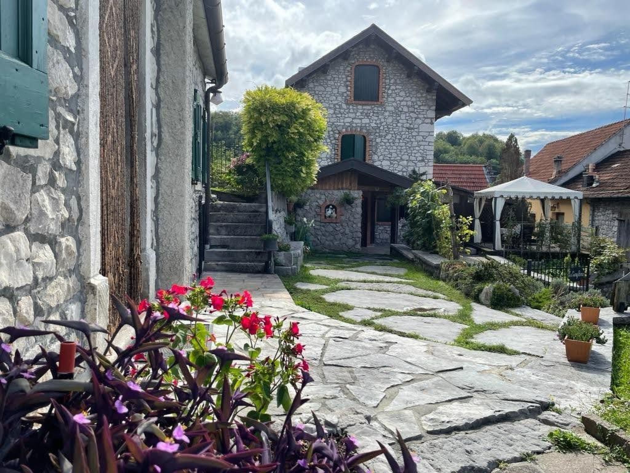 Experience the charm and comfort of our over 100-year-old holiday home, which offers a fantastic view of the Dolomites and can accommodate up to four/five adults or four adults and one child. After a ..