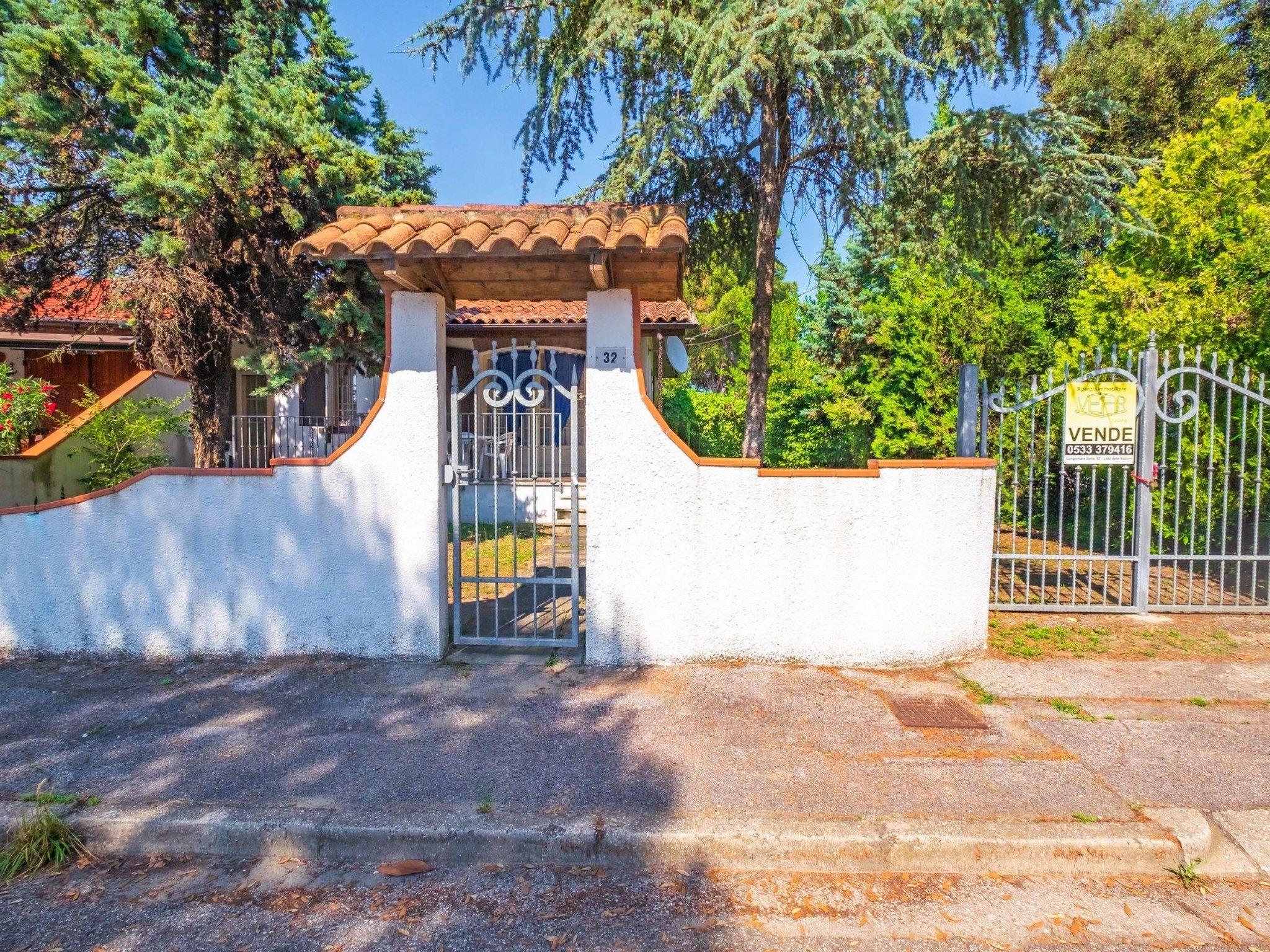 3-Schlafzimmer-Villa mit großem Garten - Buiten