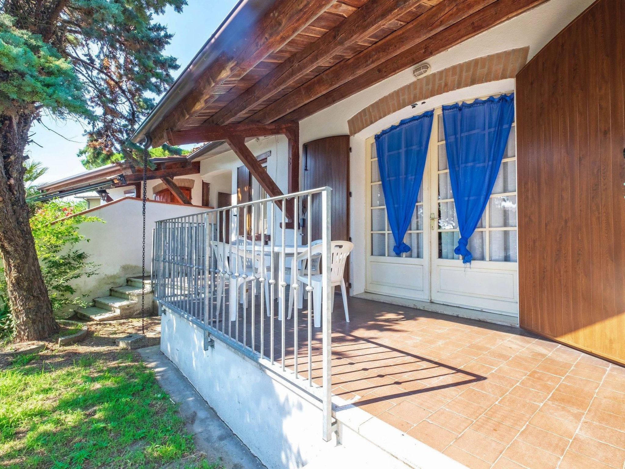3-Schlafzimmer-Villa mit großem Garten - Buiten