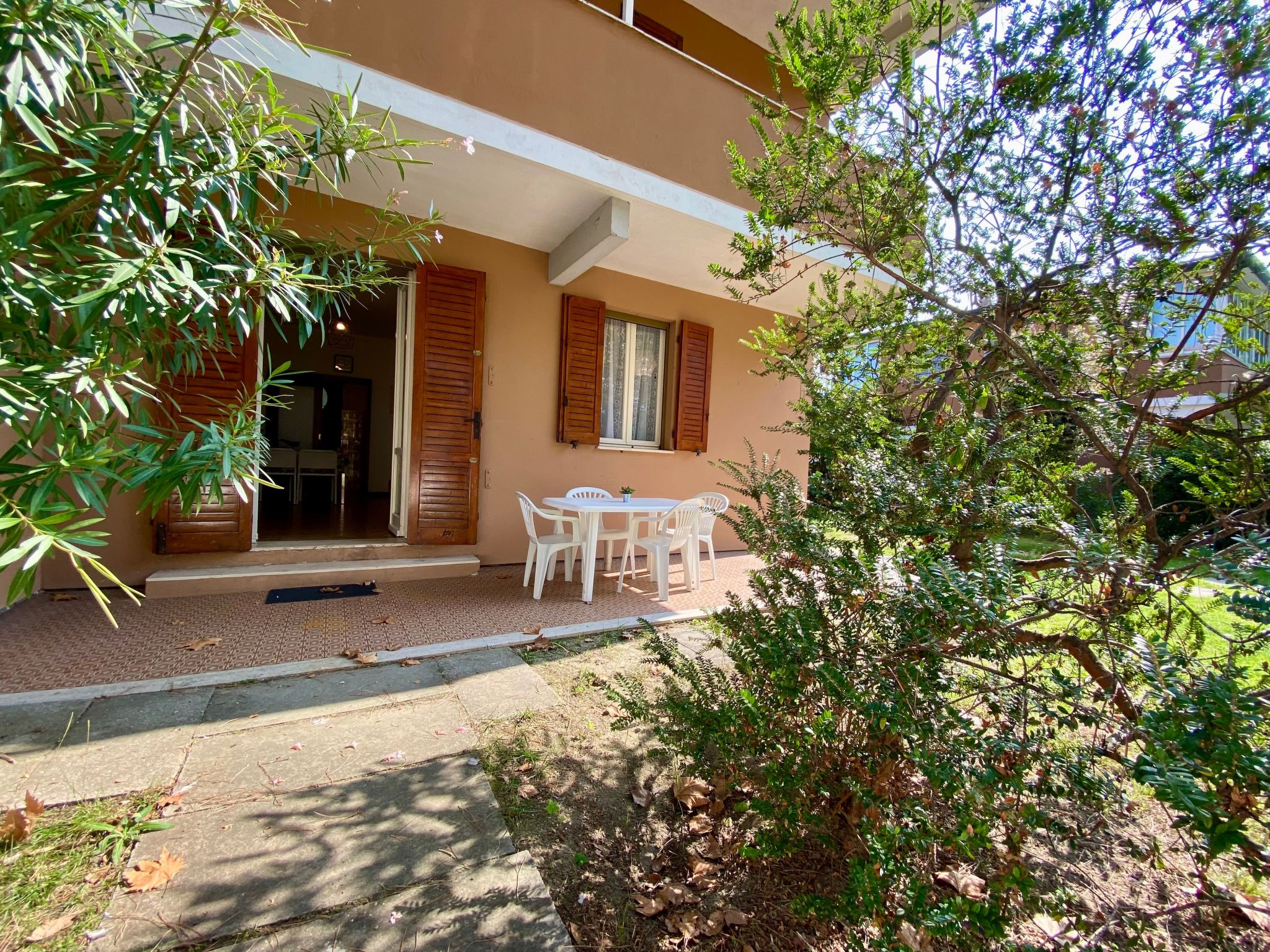 Komfortables Haus im Erdgeschoss, privater Garten-Inside