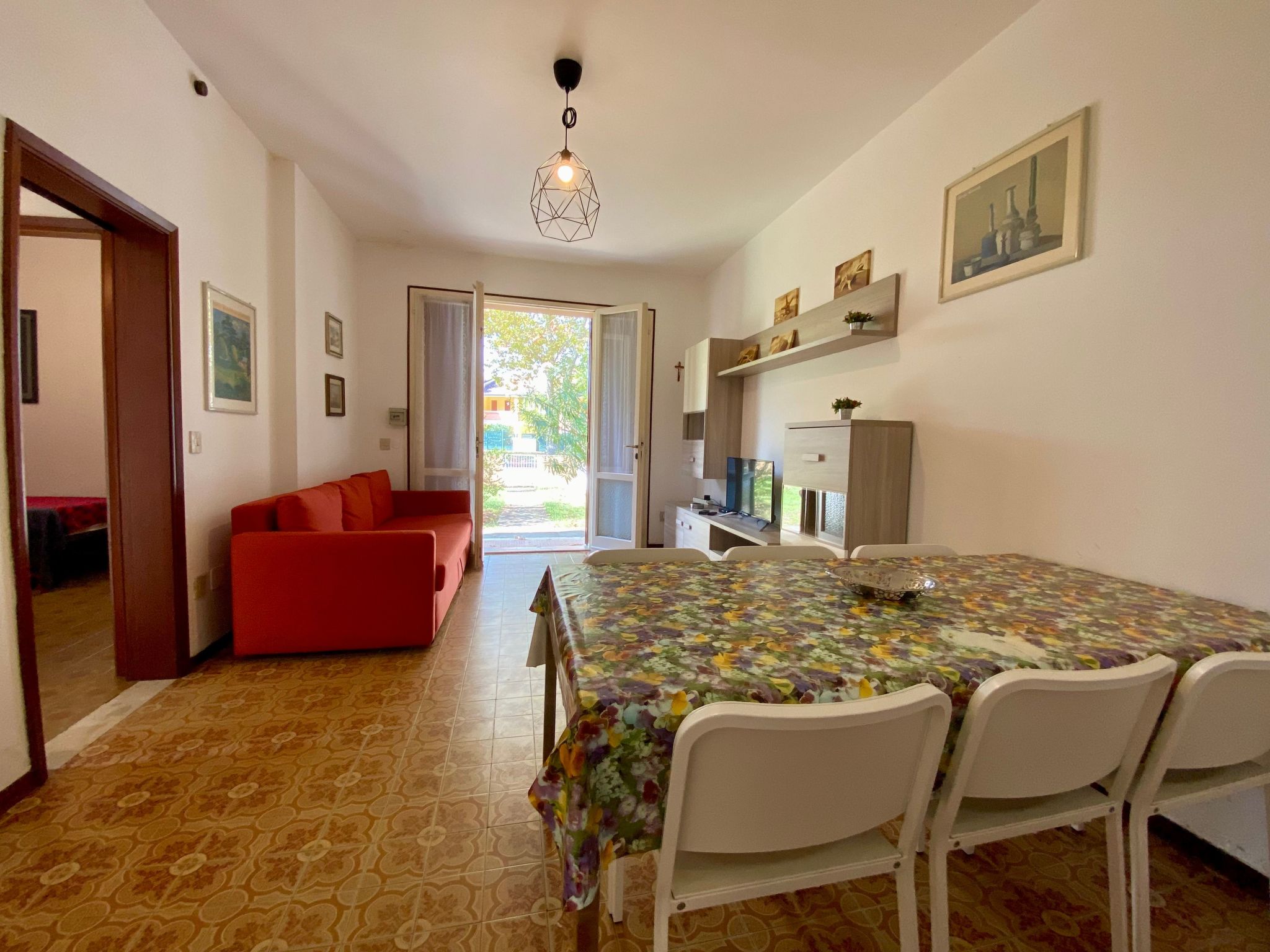 Komfortables Haus im Erdgeschoss, privater Garten-Inside