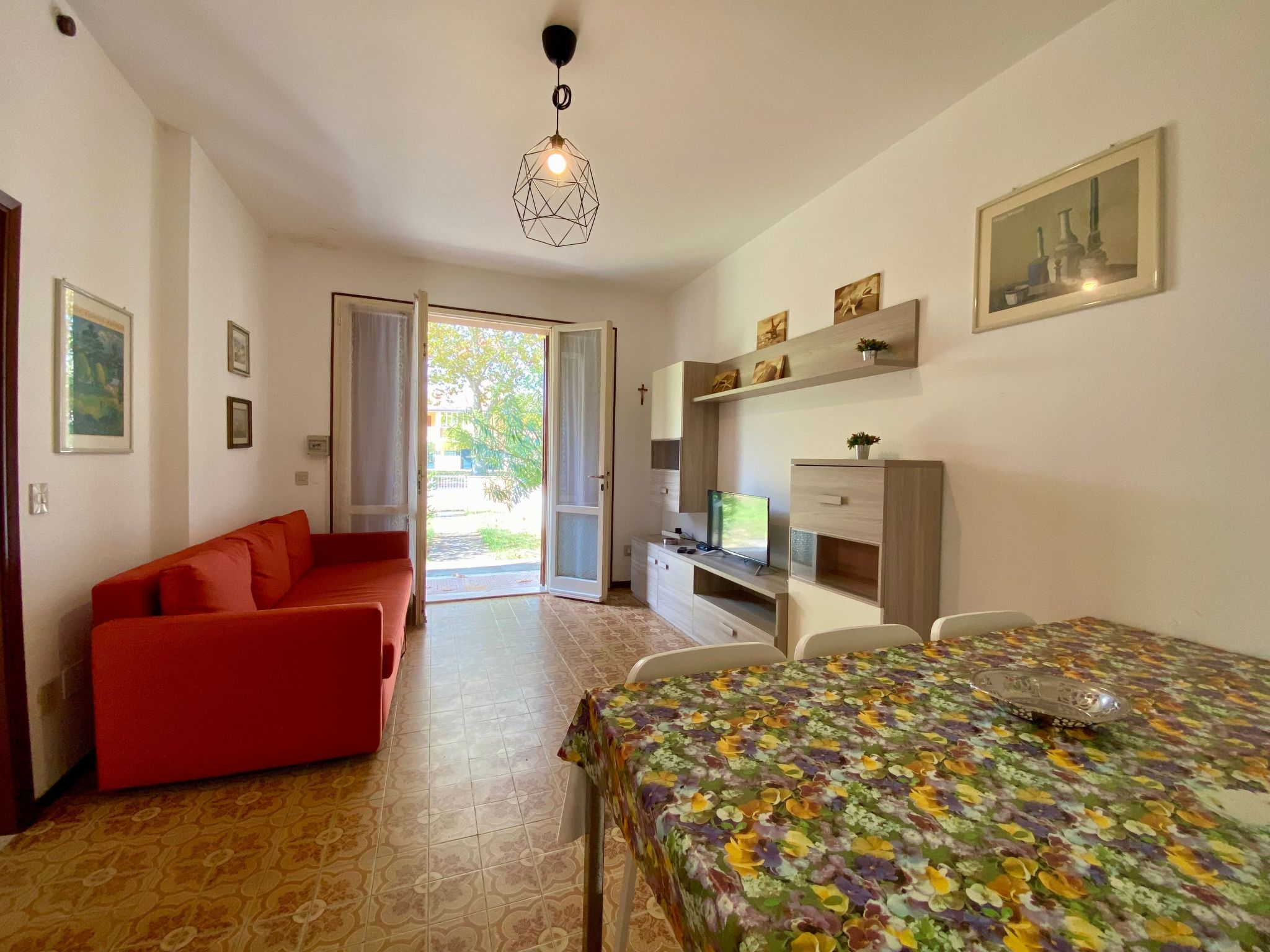 Komfortables Haus im Erdgeschoss, privater Garten-Inside