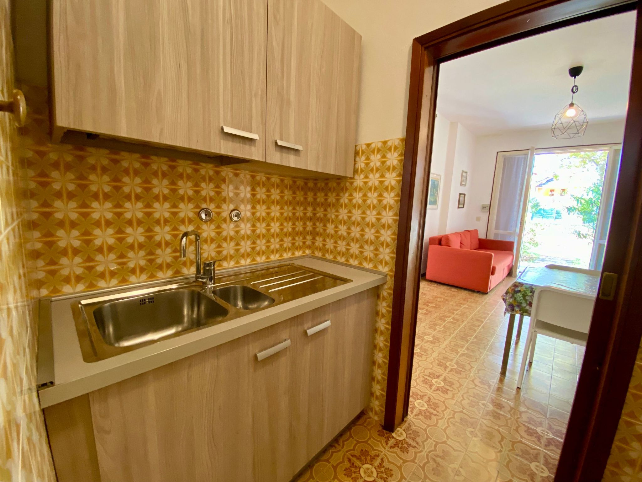 Komfortables Haus im Erdgeschoss, privater Garten-Inside