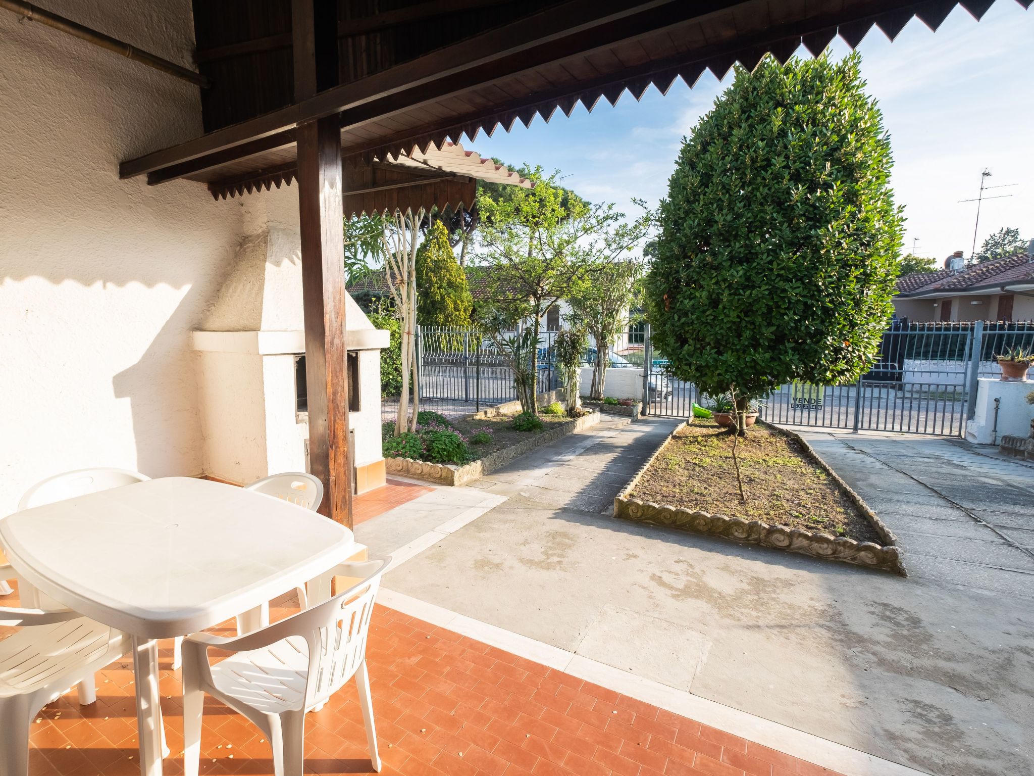 Vertikales Eckhaus mit zwei Bädern-Binnen