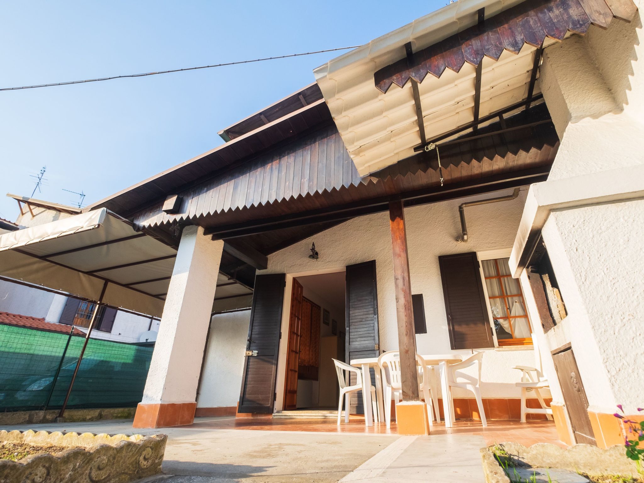 Vertikales Eckhaus mit zwei Bädern-Binnen