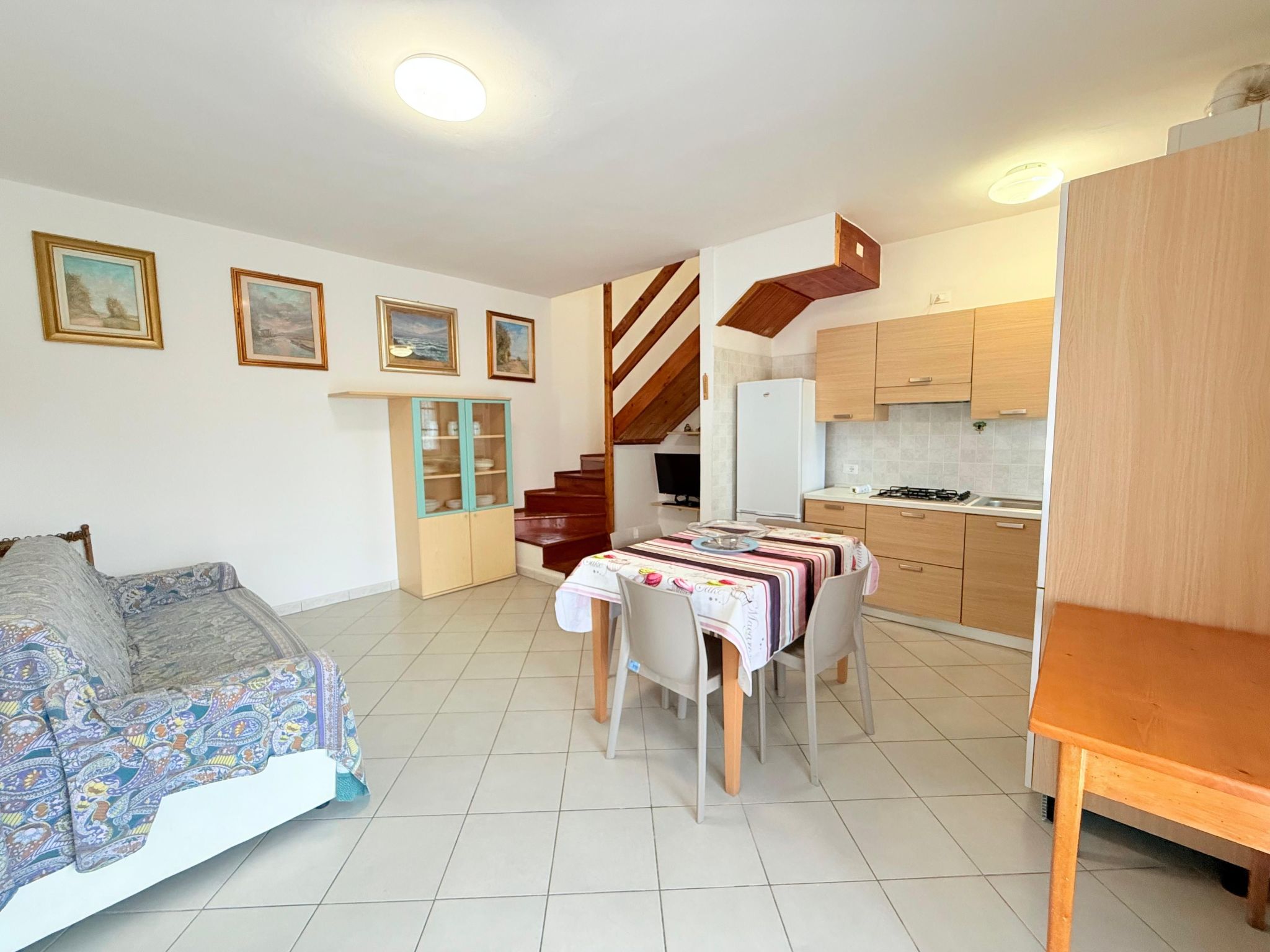 Vertikales Eckhaus mit zwei Bädern-Binnen