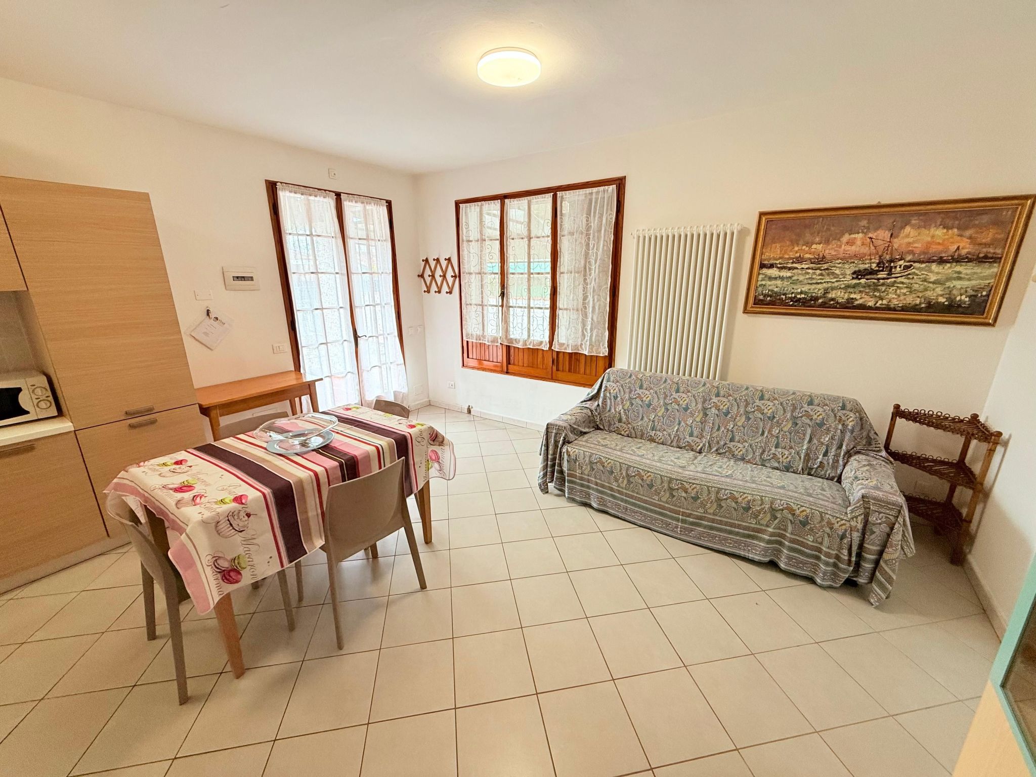 Vertikales Eckhaus mit zwei Bädern-Binnen