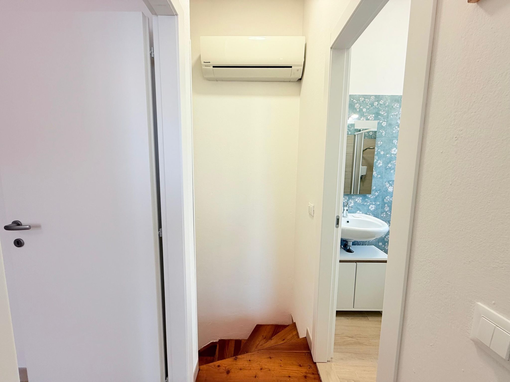 Vertikales Eckhaus mit zwei Bädern-Binnen