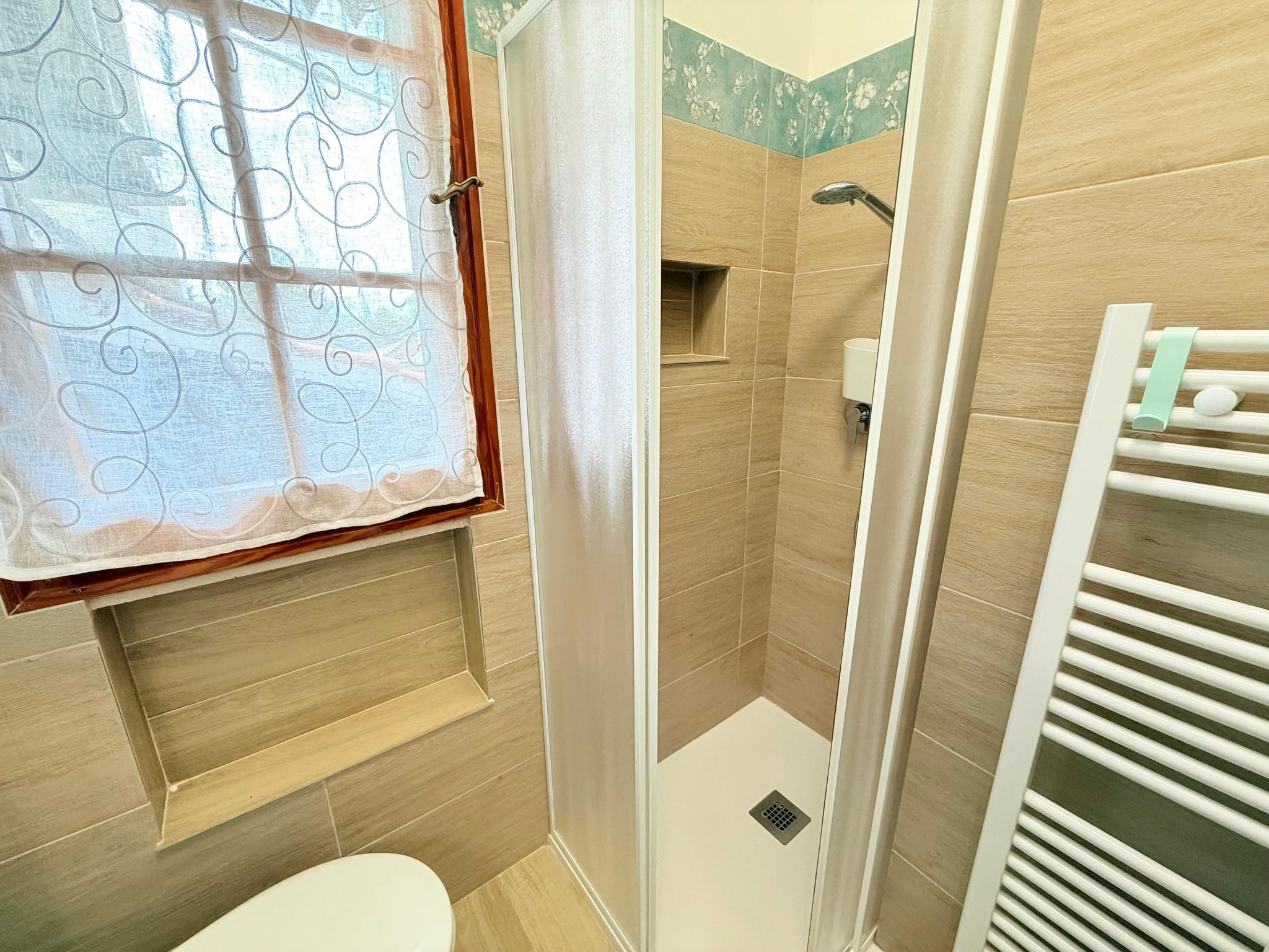 Vertikales Eckhaus mit zwei Bädern-Binnen