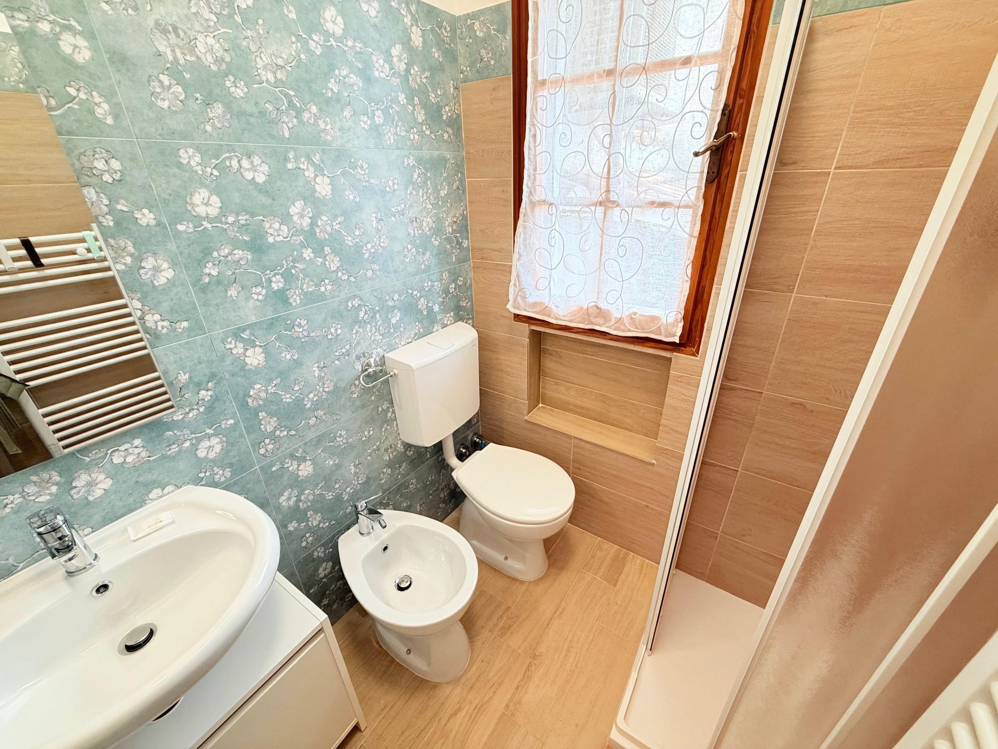 Vertikales Eckhaus mit zwei Bädern-Binnen