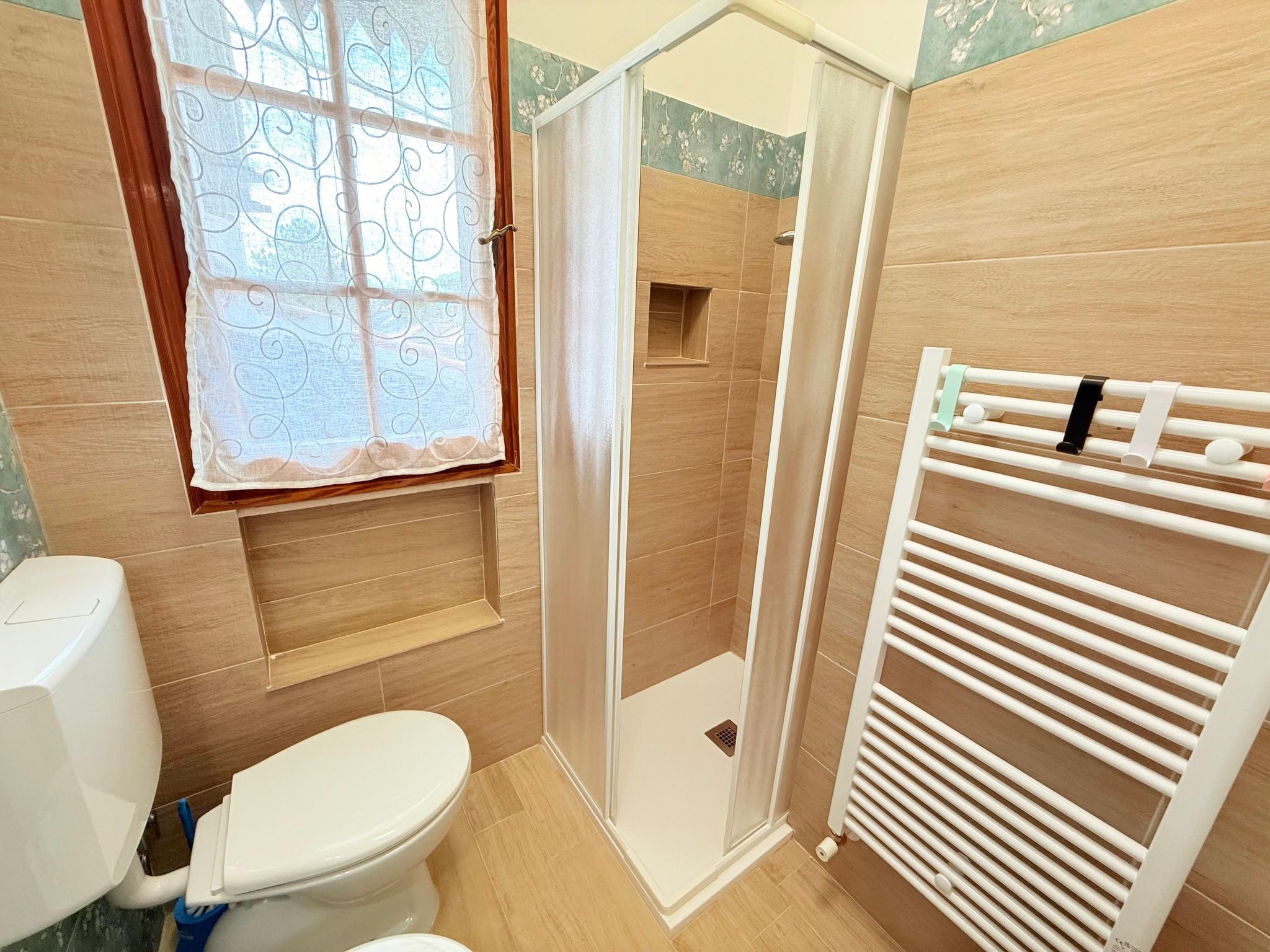 Vertikales Eckhaus mit zwei Bädern-Binnen