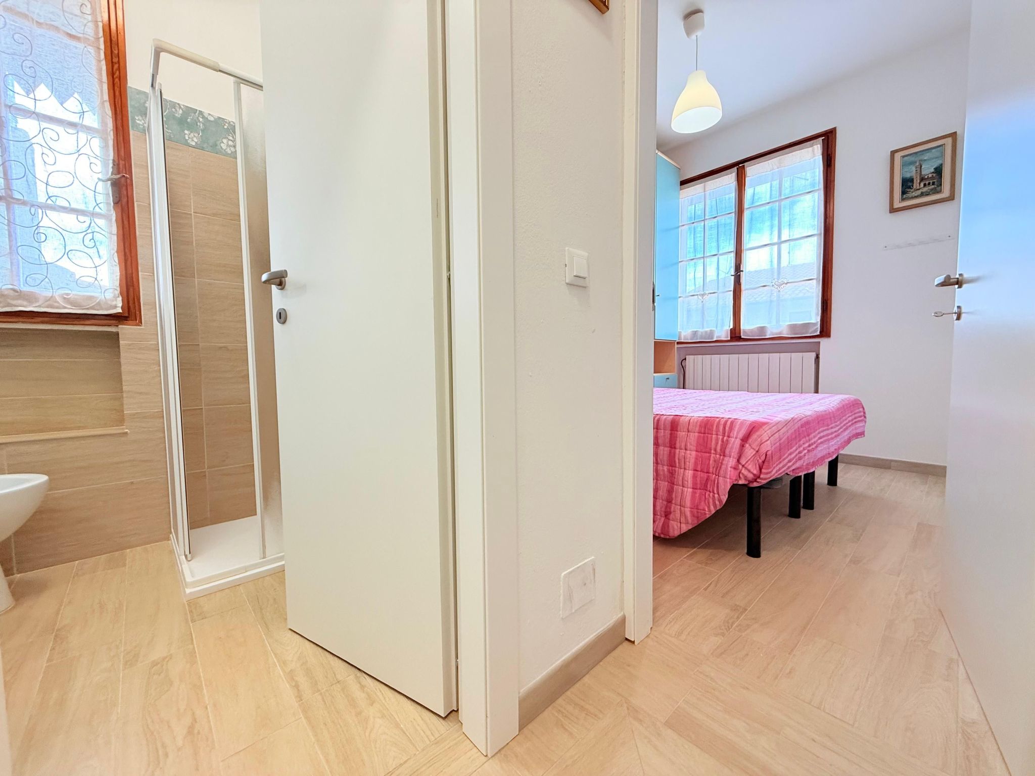 Vertikales Eckhaus mit zwei Bädern-Binnen