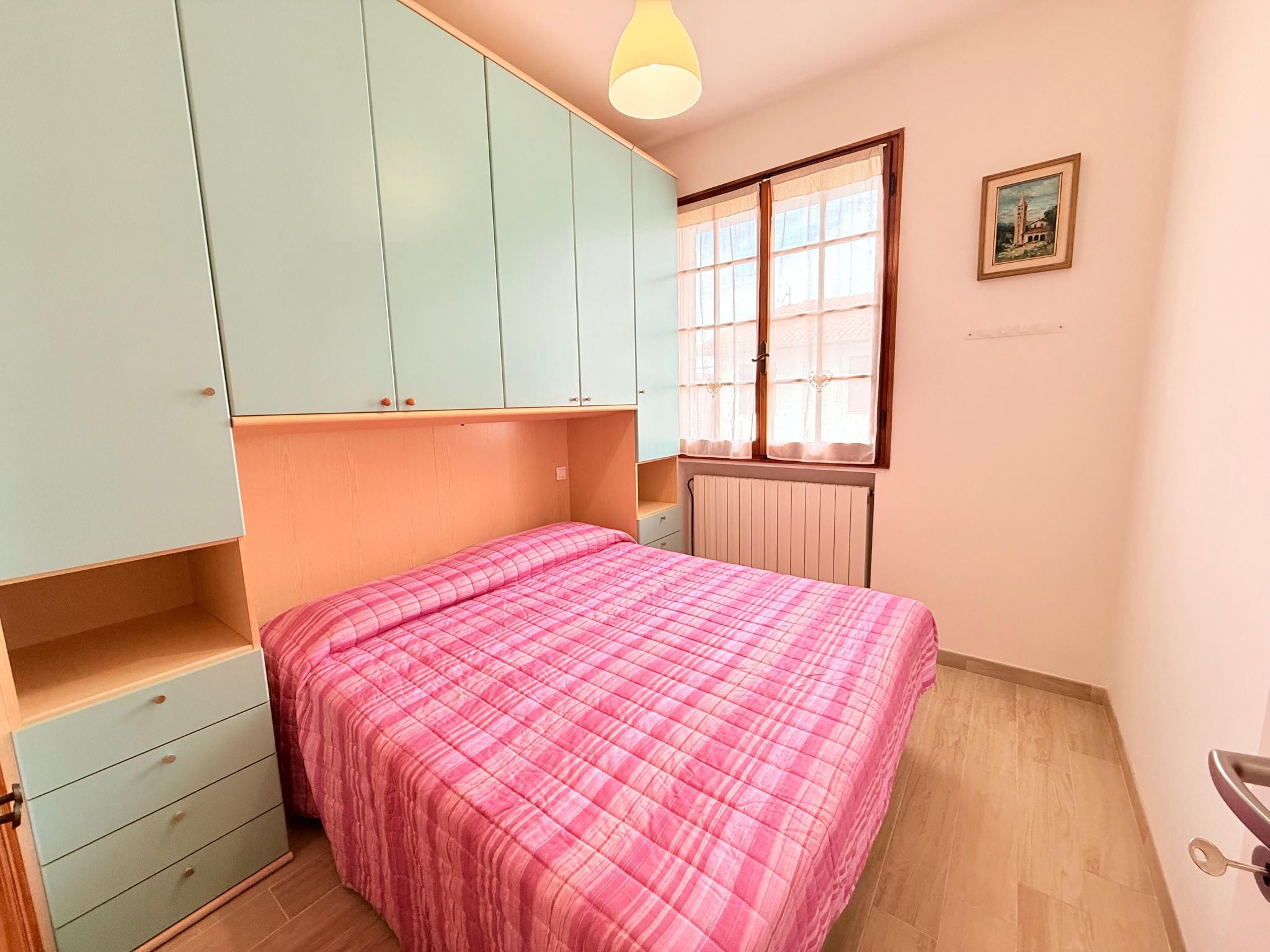 Vertikales Eckhaus mit zwei Bädern-Binnen