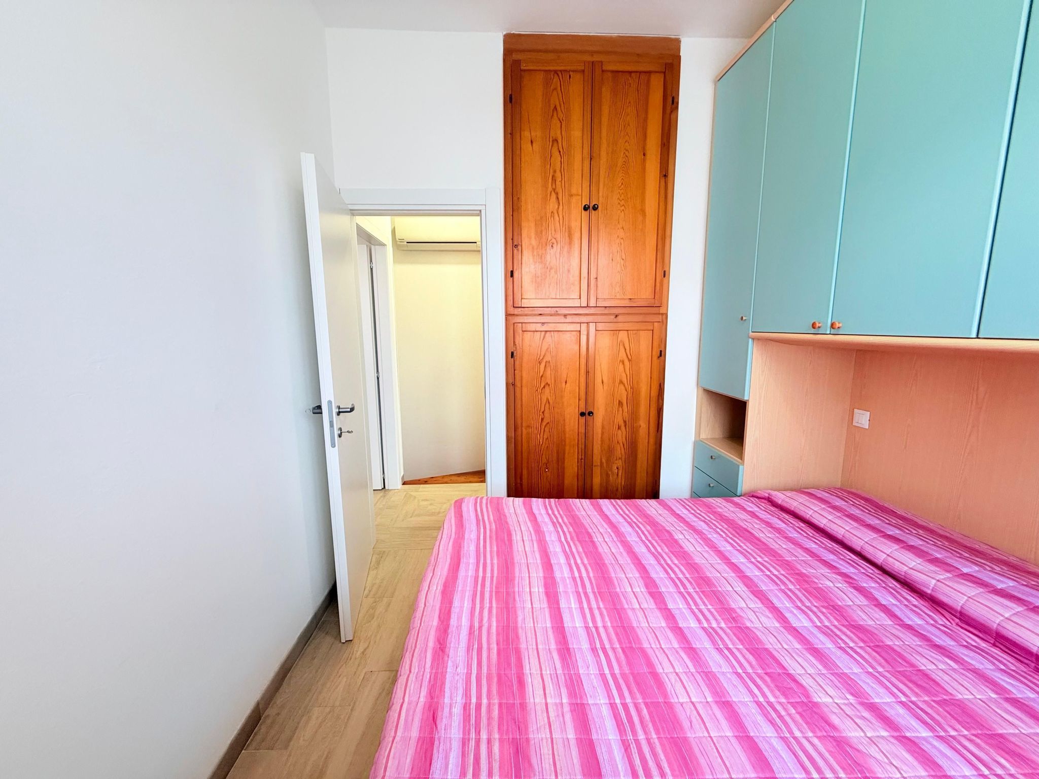 Vertikales Eckhaus mit zwei Bädern-Binnen