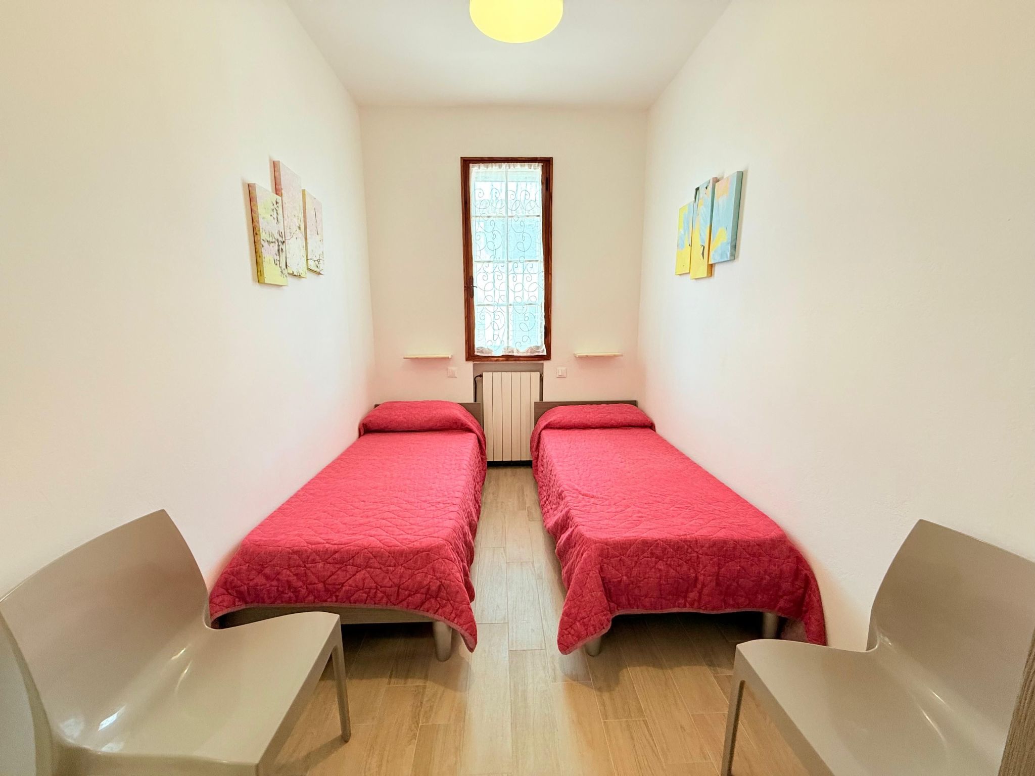 Vertikales Eckhaus mit zwei Bädern-Binnen