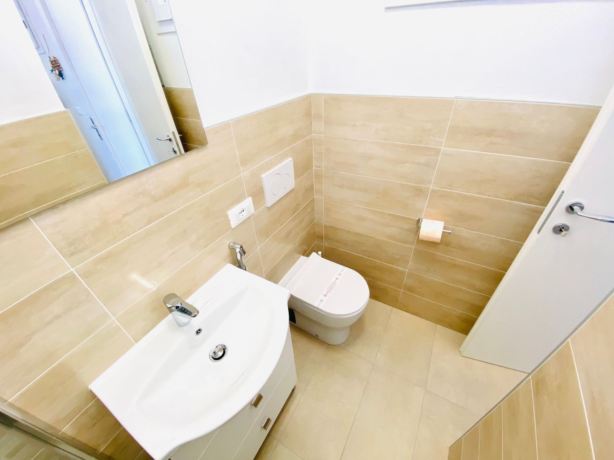 Modernes renoviertes Studio-Apartment mit Meerblick-Binnen