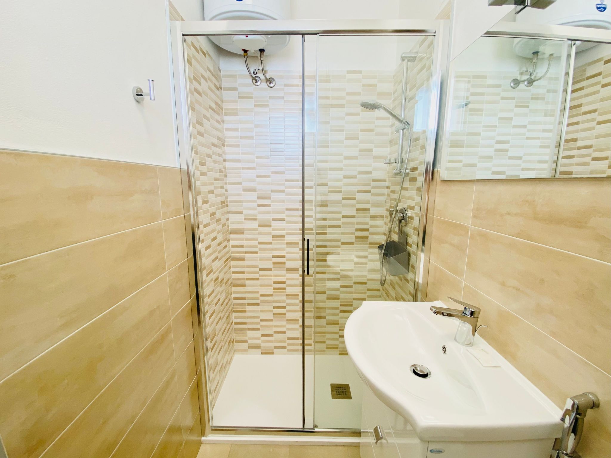 Modernes renoviertes Studio-Apartment mit Meerblick-Inside