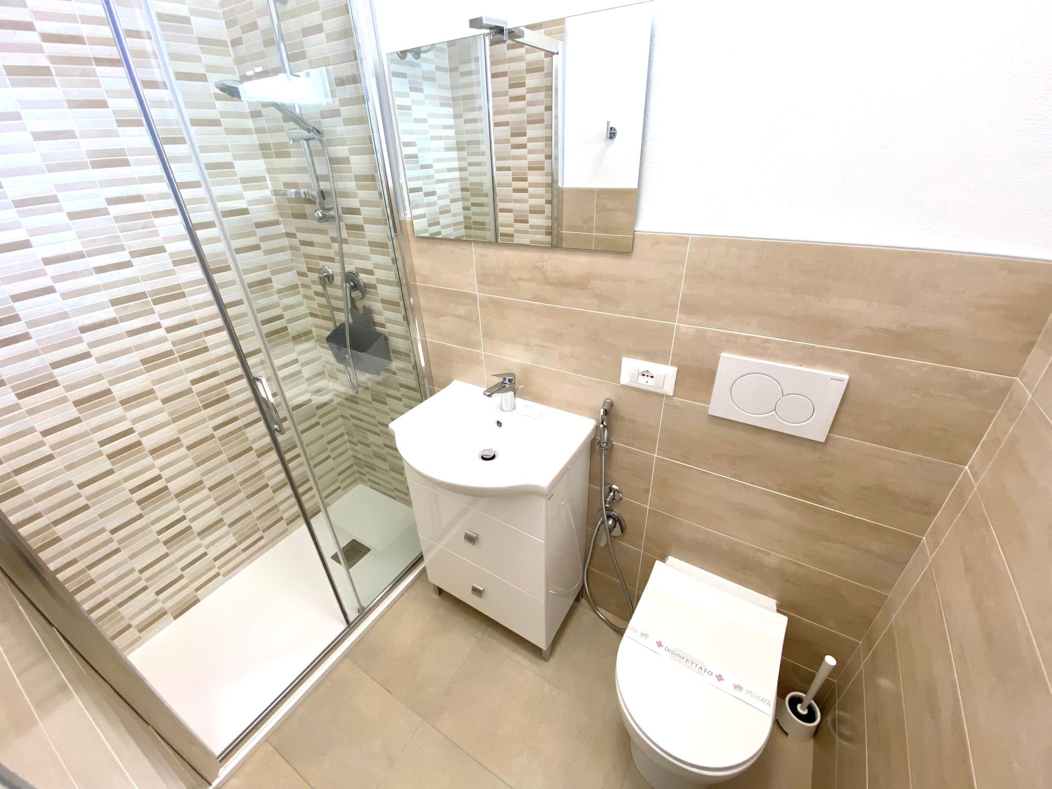 Modernes renoviertes Studio-Apartment mit Meerblick-Inside