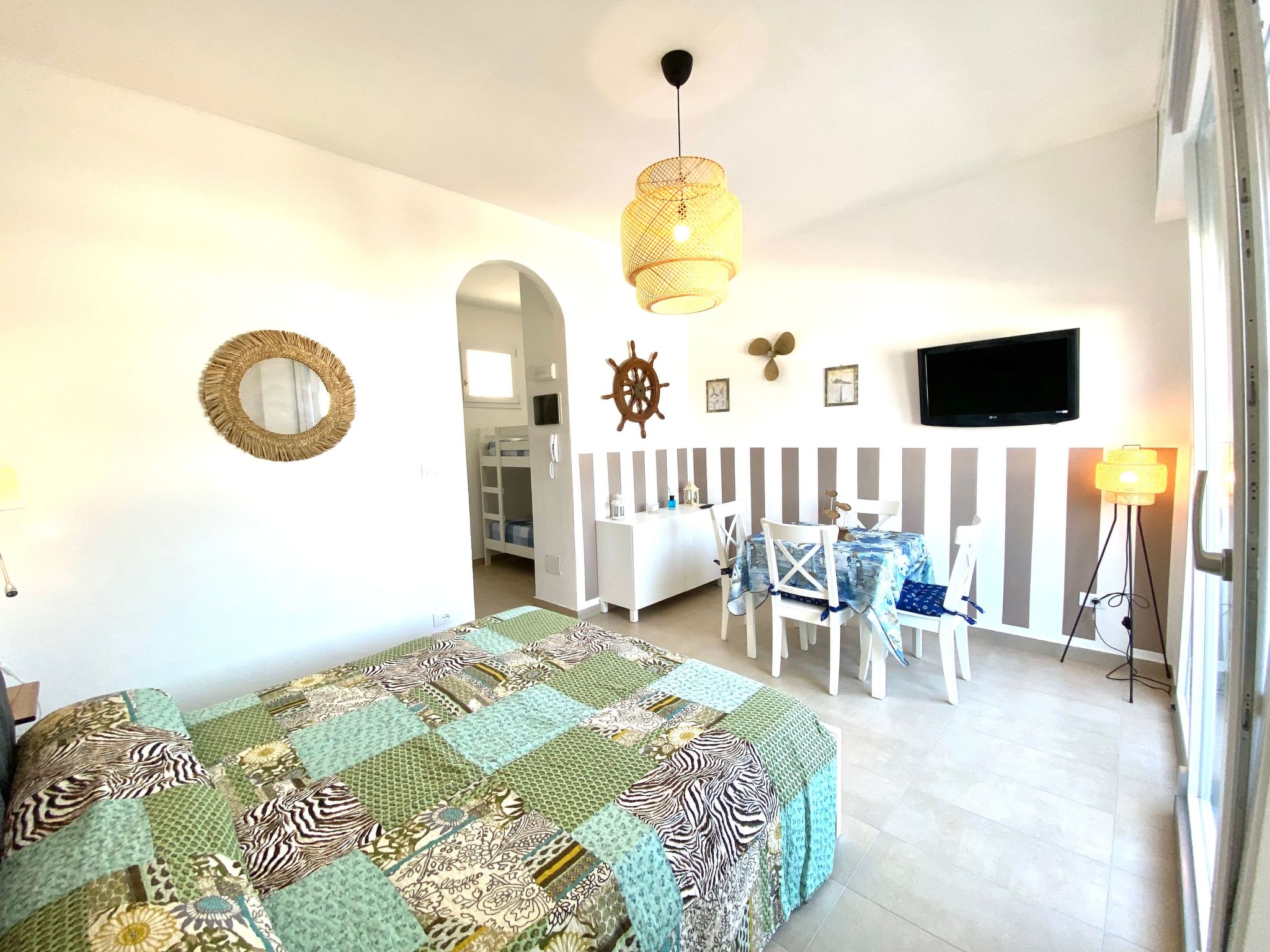 Modernes renoviertes Studio-Apartment mit Meerblick-Inside