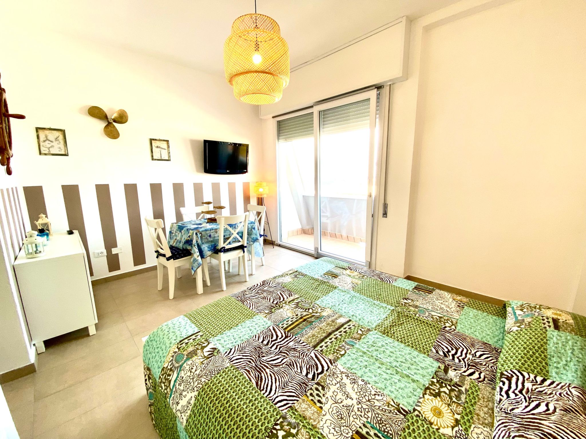 Modernes renoviertes Studio-Apartment mit Meerblick-Inside