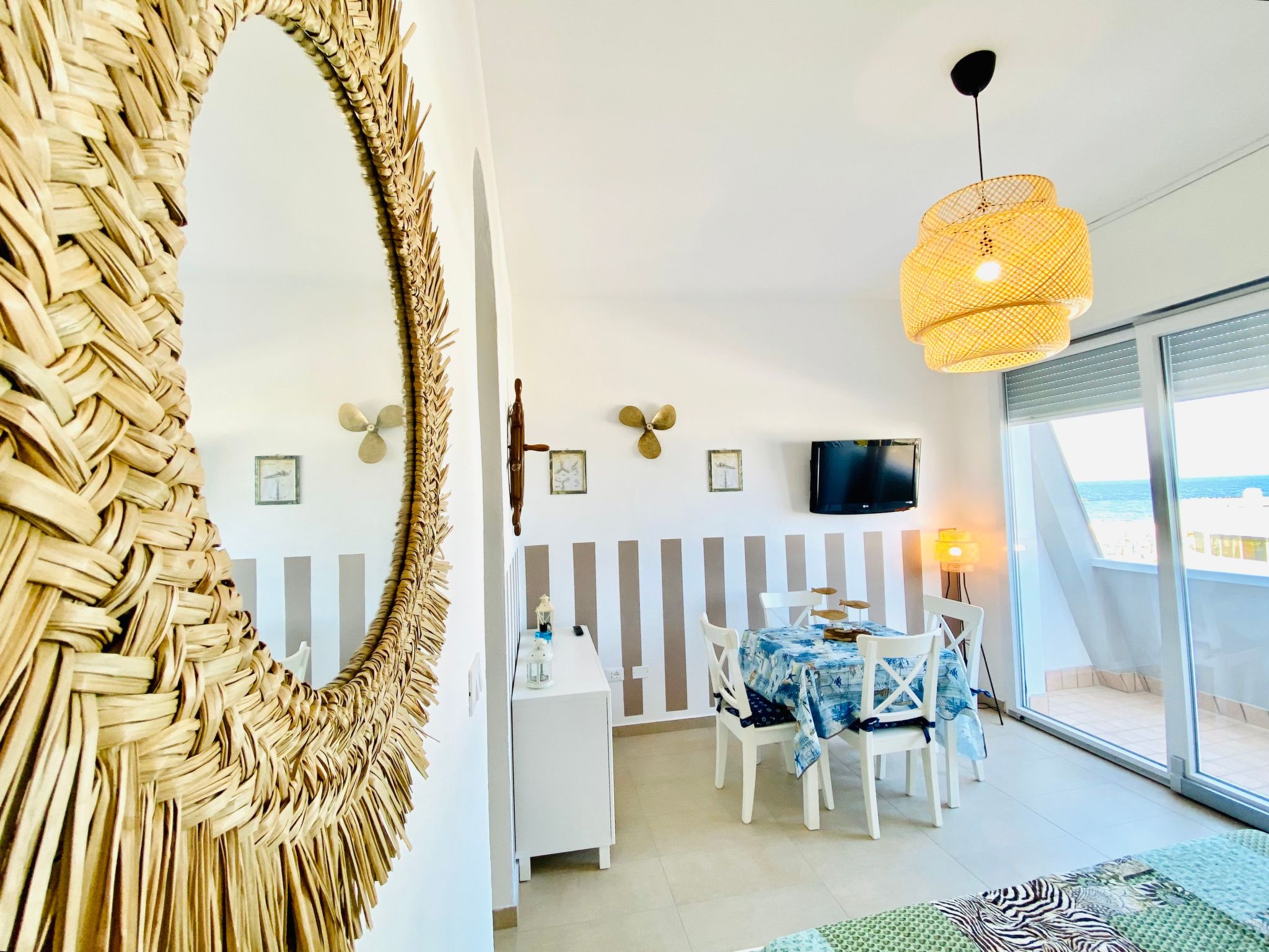 Modernes renoviertes Studio-Apartment mit Meerblick-Inside