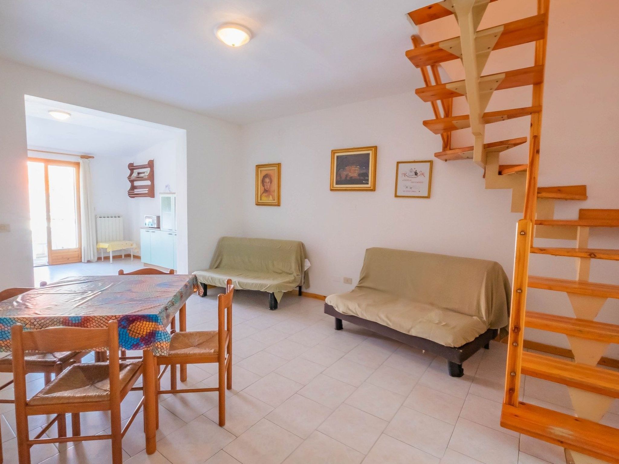 Vier-Zimmer-Villa, vertikal, 2 Bäder-Dedans