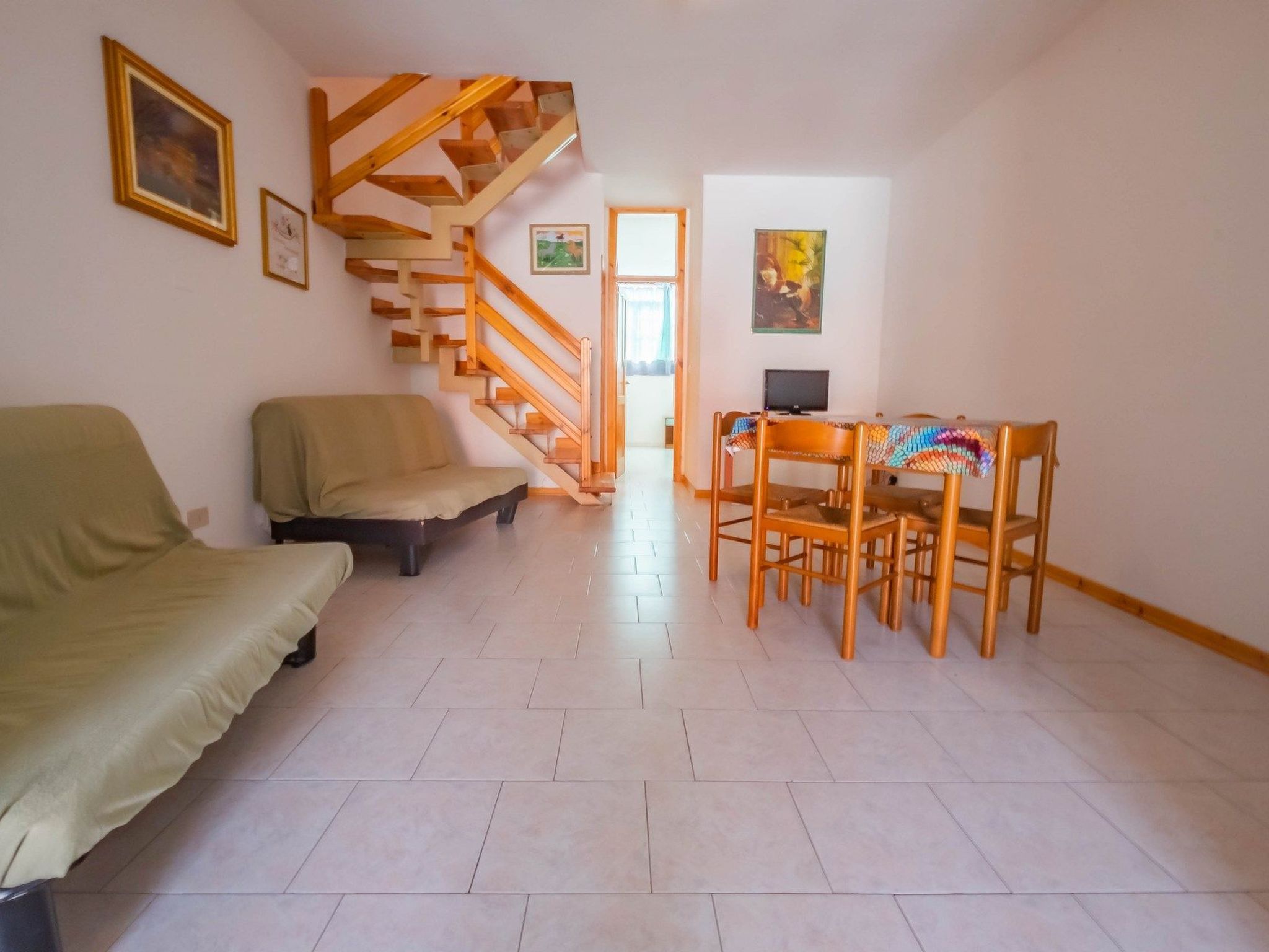 Vier-Zimmer-Villa, vertikal, 2 Bäder-Dedans