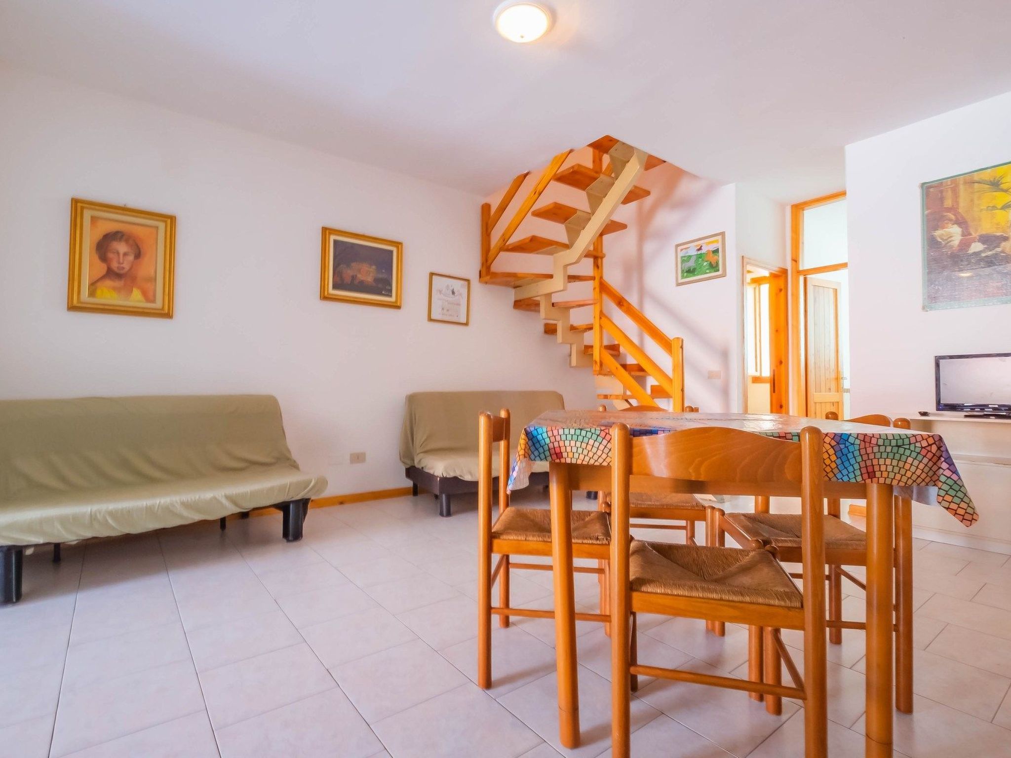 Vier-Zimmer-Villa, vertikal, 2 Bäder-Dedans