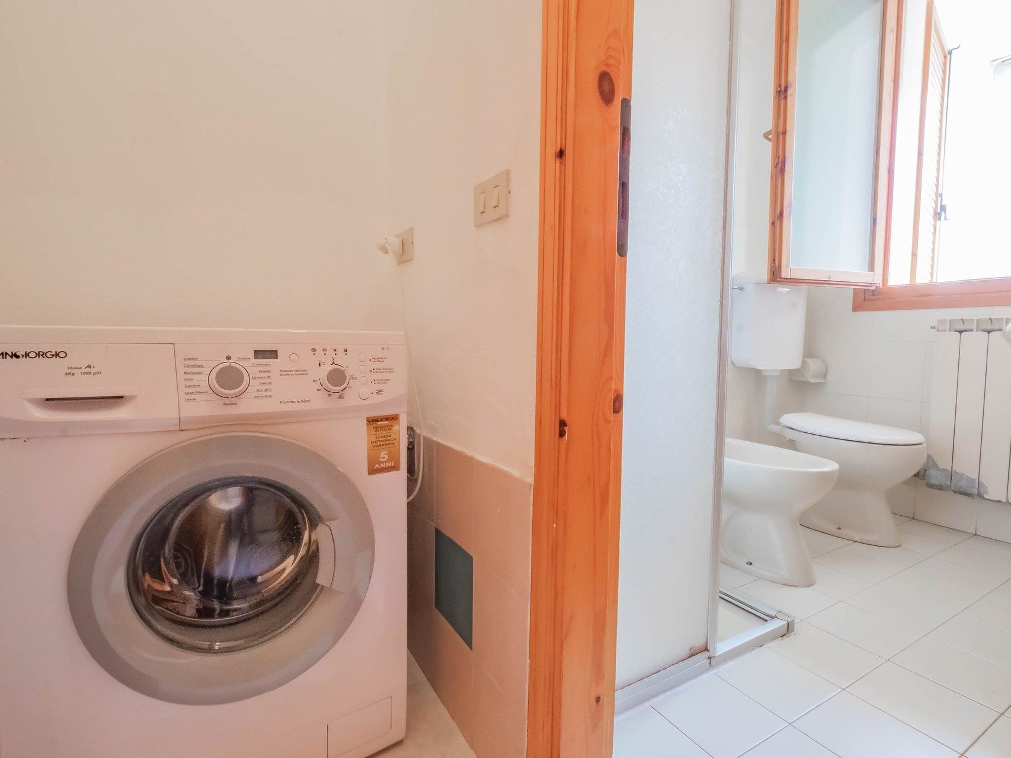 Vier-Zimmer-Villa, vertikal, 2 Bäder-Dedans