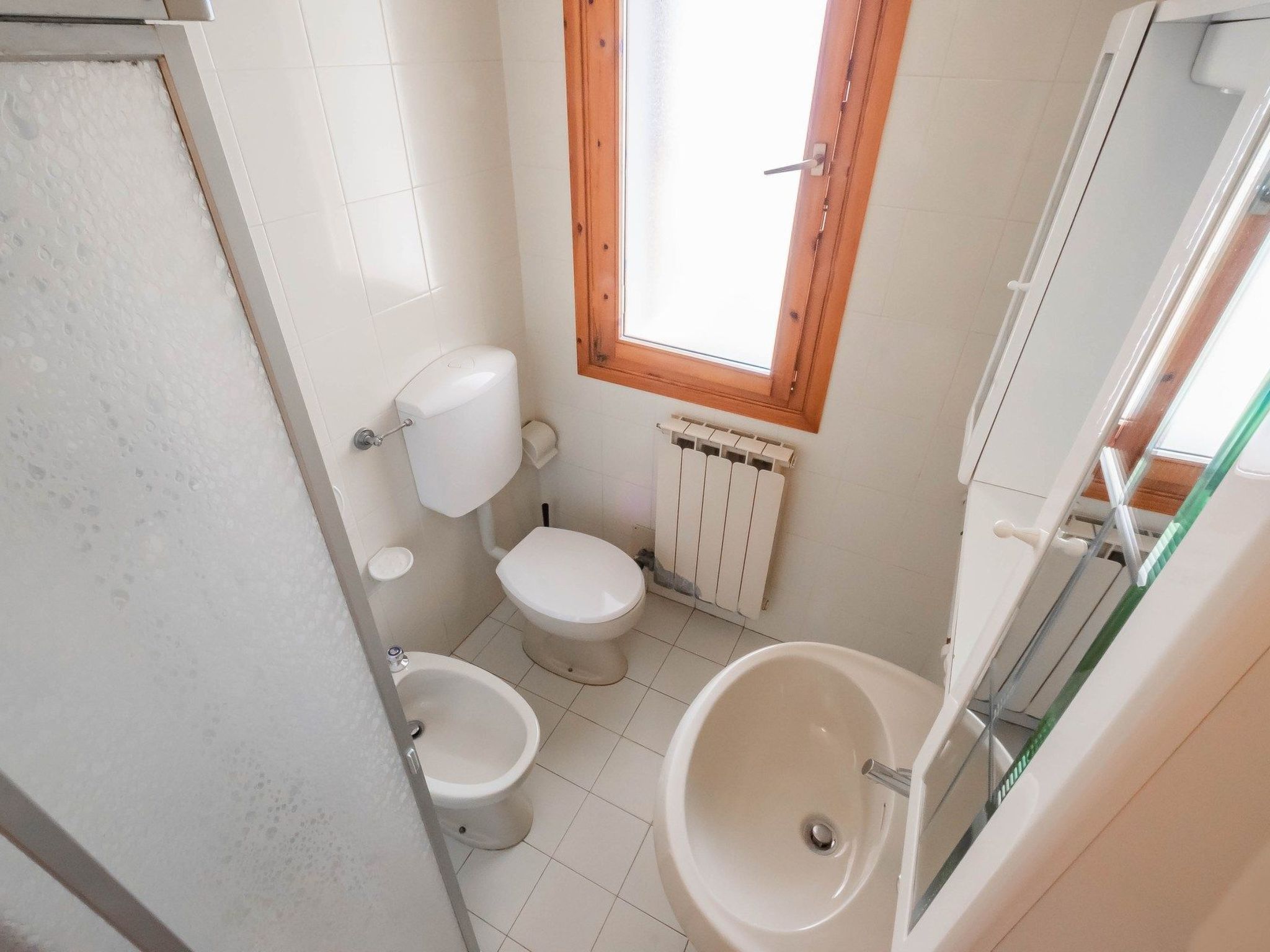 Vier-Zimmer-Villa, vertikal, 2 Bäder-Dedans