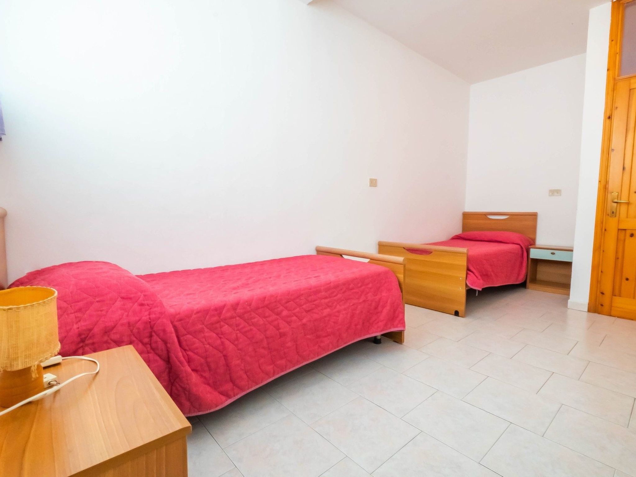 Vier-Zimmer-Villa, vertikal, 2 Bäder-Dedans