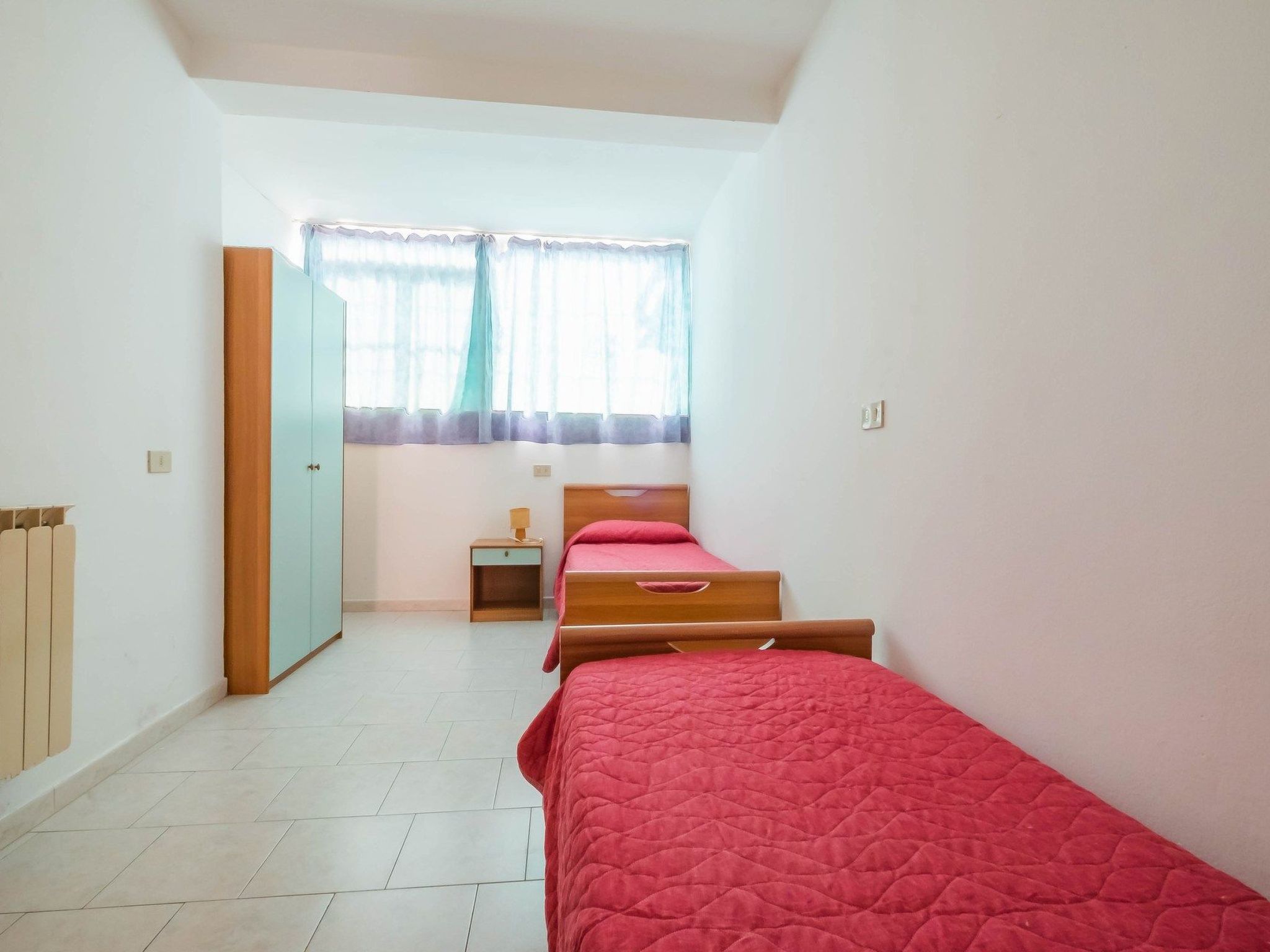 Vier-Zimmer-Villa, vertikal, 2 Bäder-Dedans