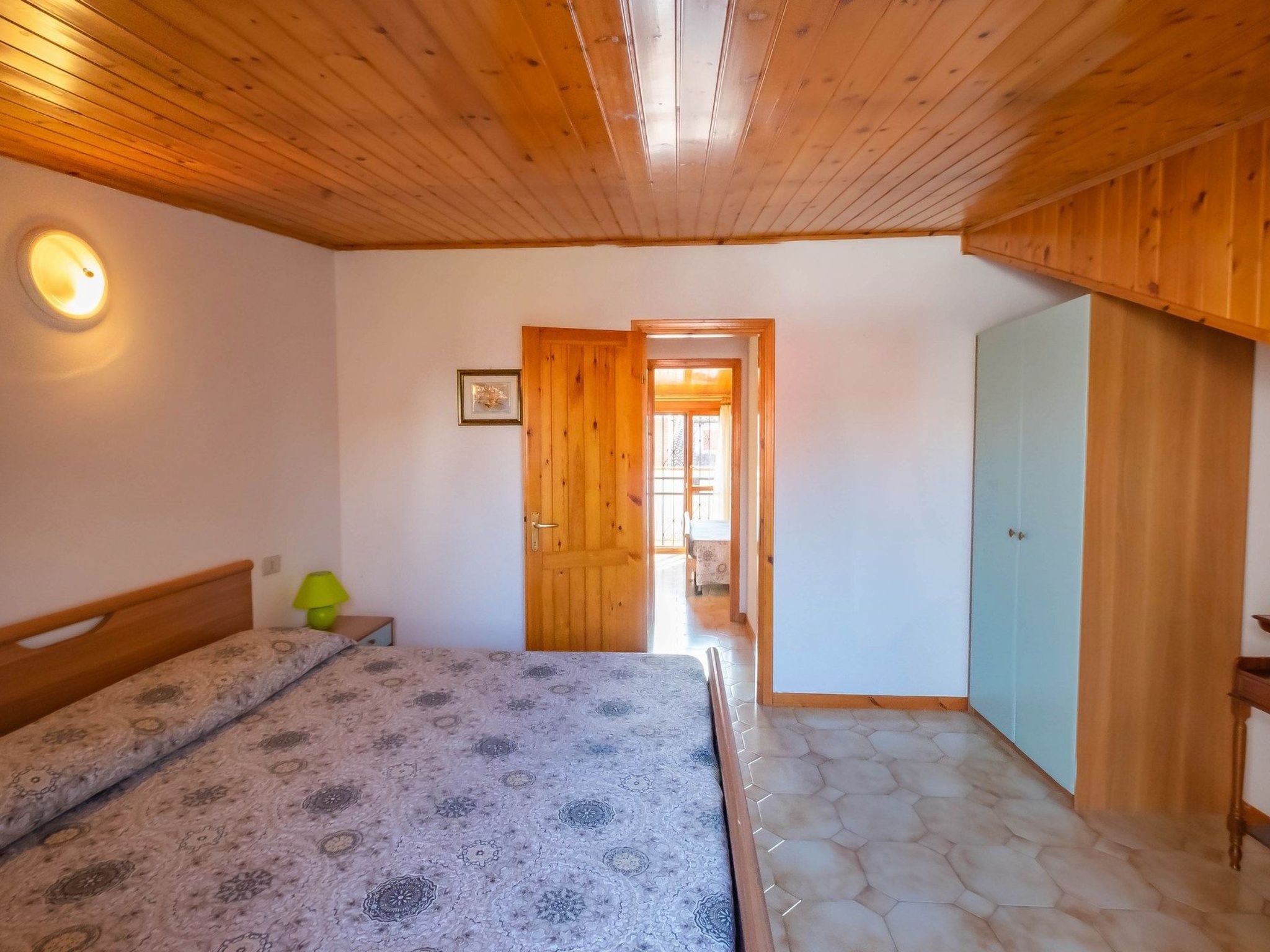 Vier-Zimmer-Villa, vertikal, 2 Bäder-Dedans