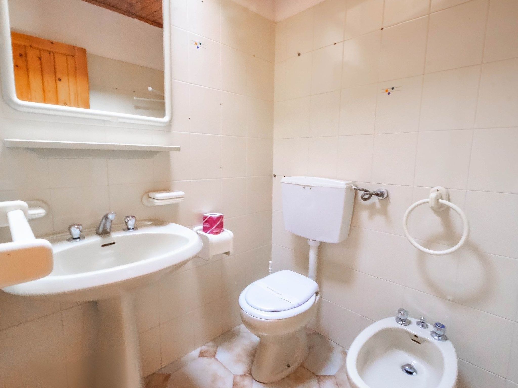 Vier-Zimmer-Villa, vertikal, 2 Bäder-Dedans