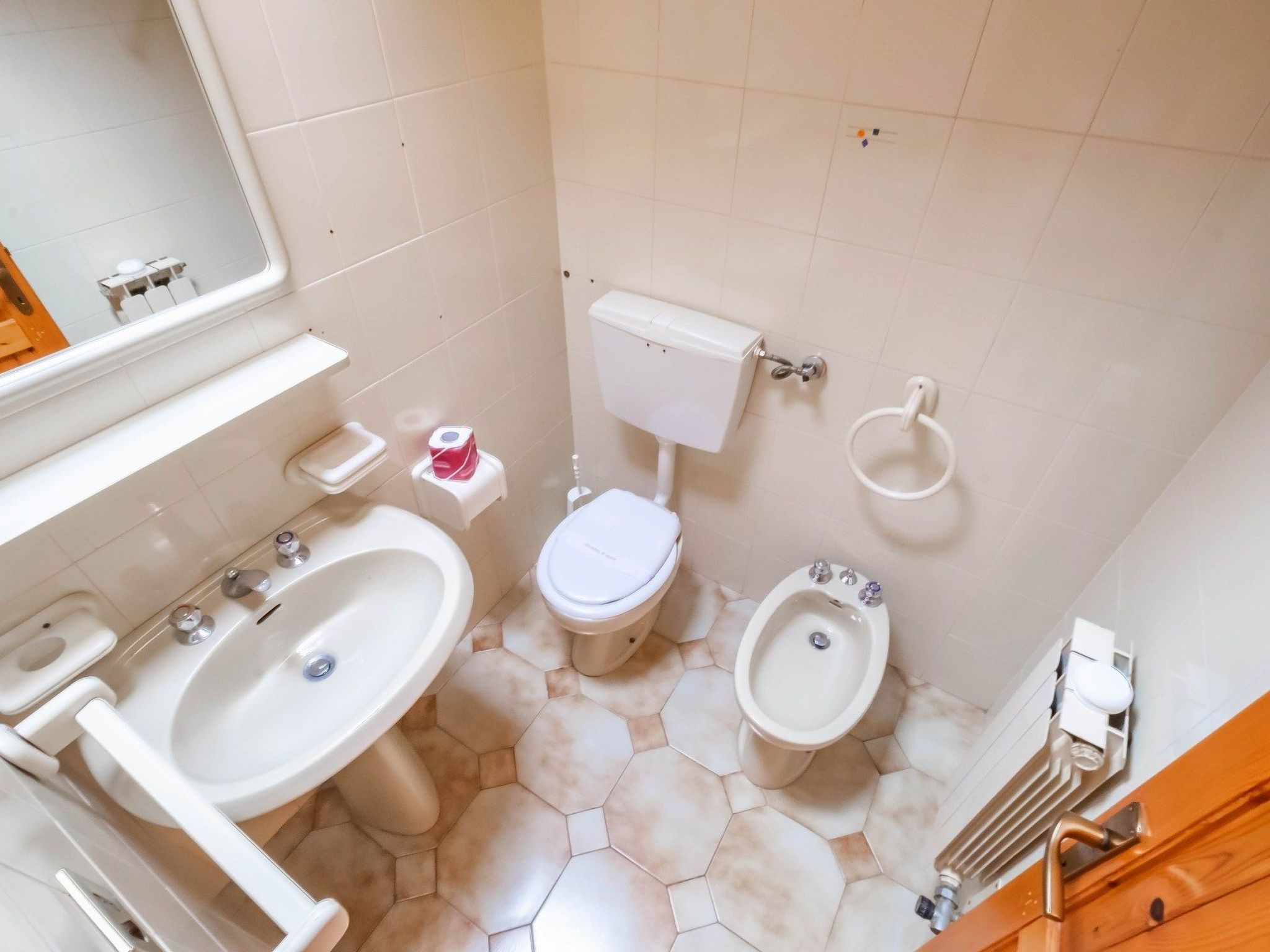 Vier-Zimmer-Villa, vertikal, 2 Bäder-Dedans